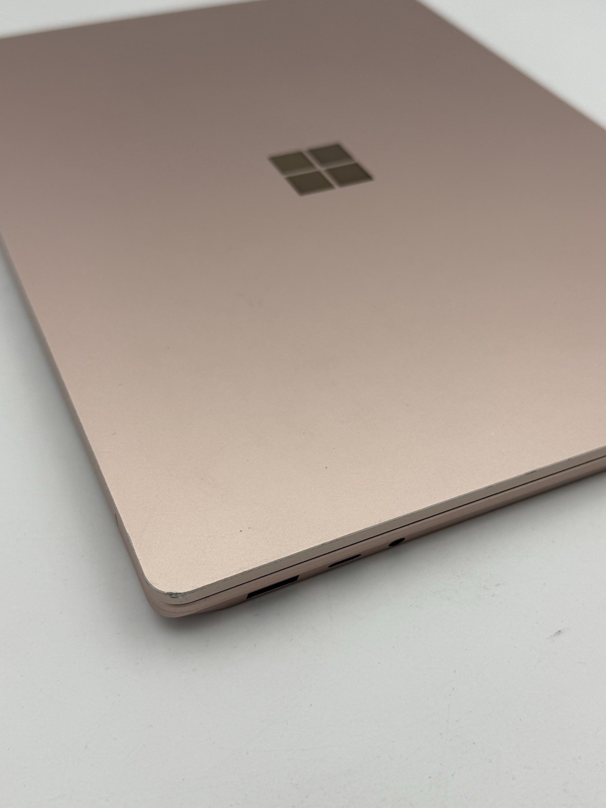 Microsoft Surface Laptop 4 13.5” Sandstone – Ryzen 5 | 16GB RAM | 256GB – 56C