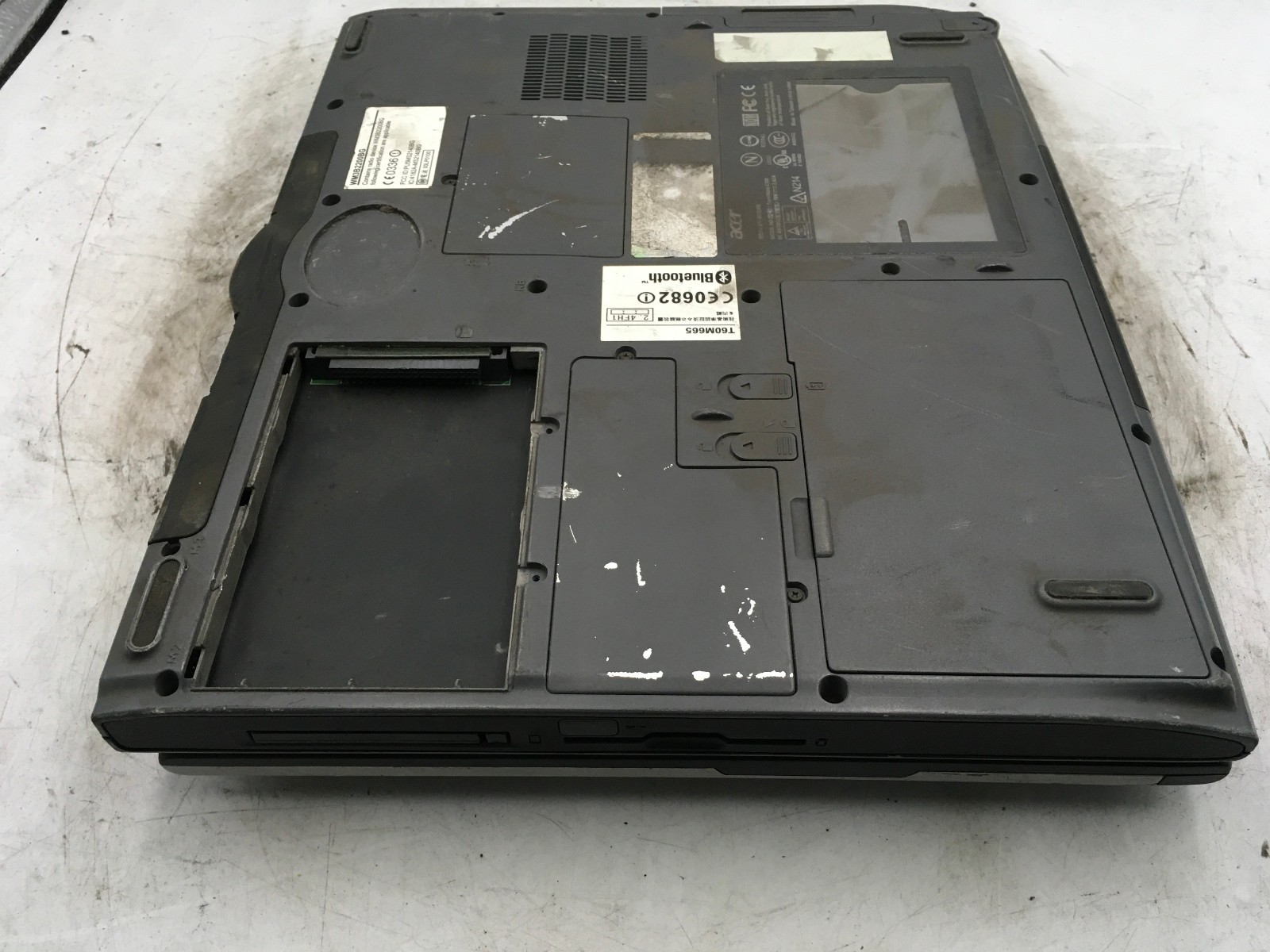 ACER TRAVELMATE C300 – FOR PARTS/REPAIR – INTEL CENTRINO – NO RAM – READ DESC-BB