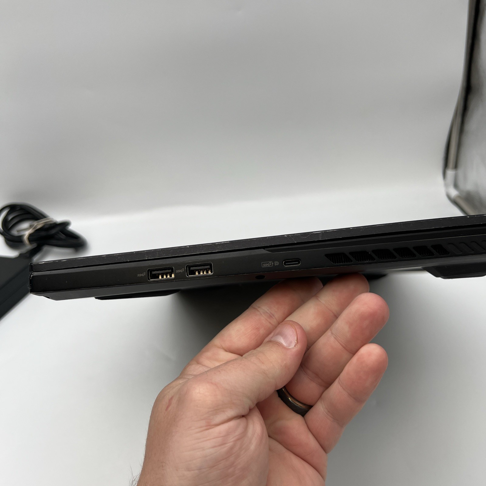Asus ROG Zephyrus Duo 15 SE FHD TOUCH Ryzen 9 5900HX 32GB RAM 1TB RTX 3080 READ