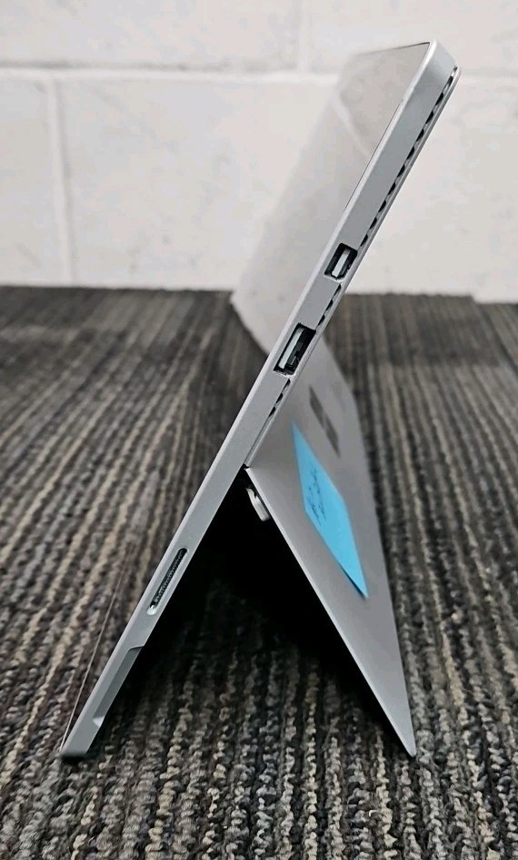 Microsoft 1724 Surface Pro 4 128G with Keyboard – FOR PARTS-BAD BATTERY