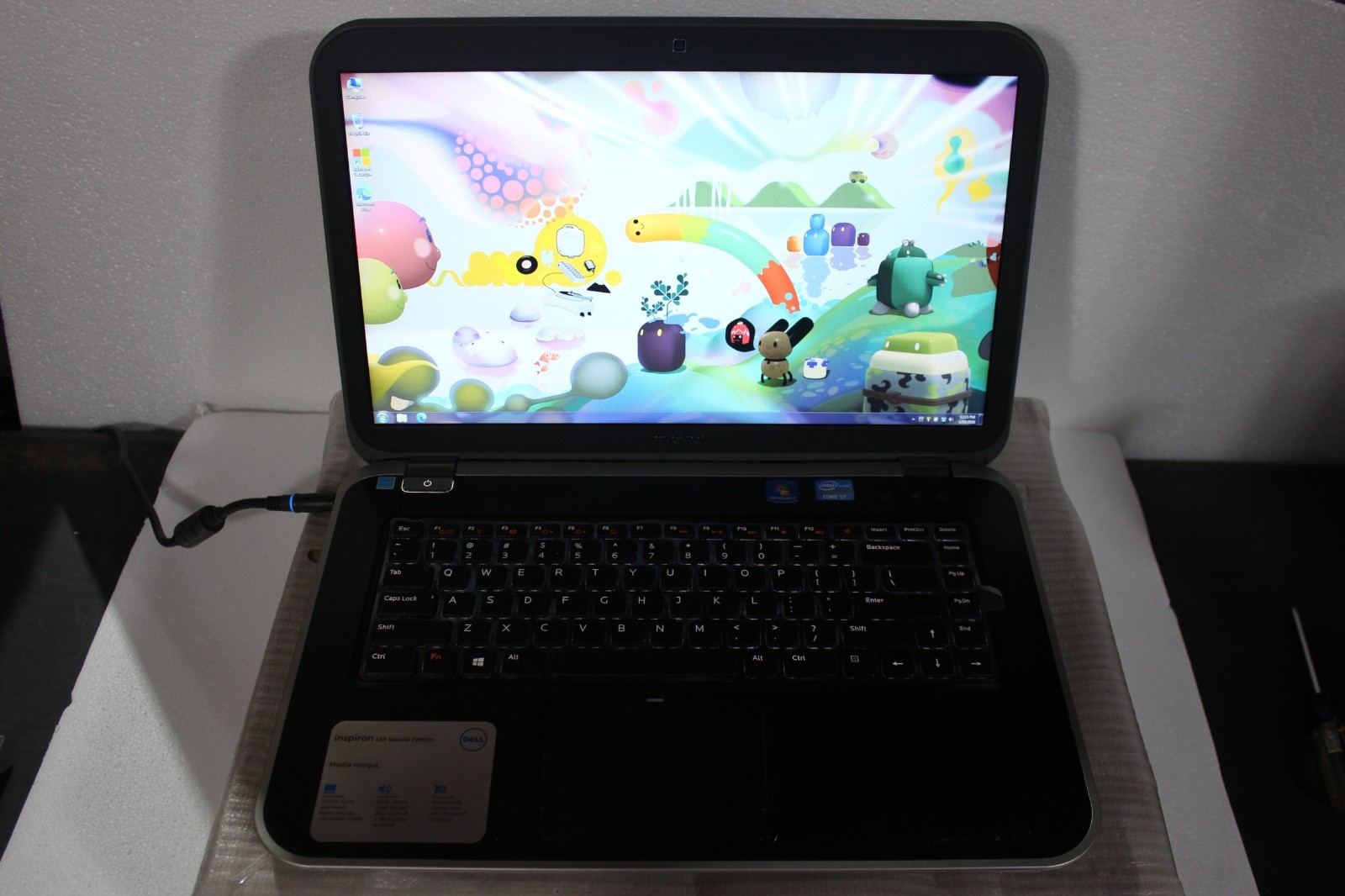 Dell Inspiron 15R (2.20GHz/6GB/320GB) WEBCAM, 15.6″ WUXGA Windows 7 PRO 64-Bit