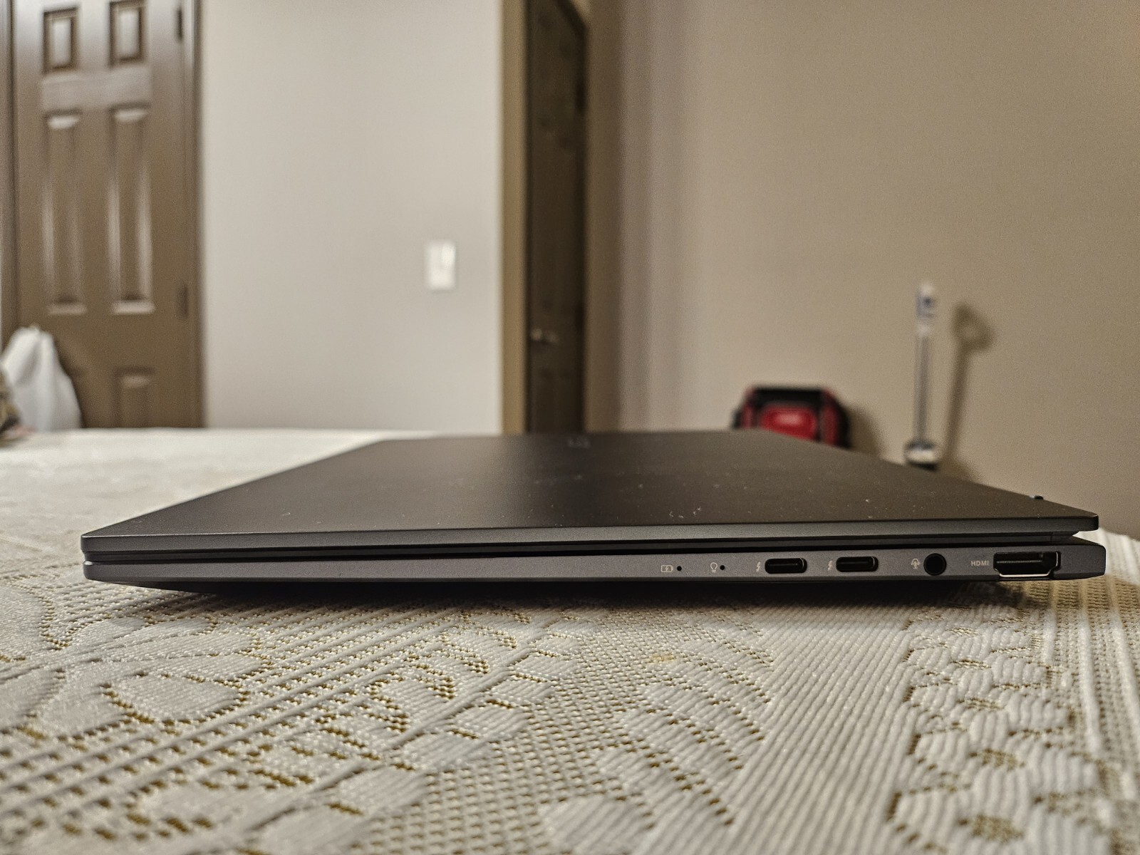ASUS Zenbook Q425M 14″ Core Ultra 7 16GB RAM 1TB SSD