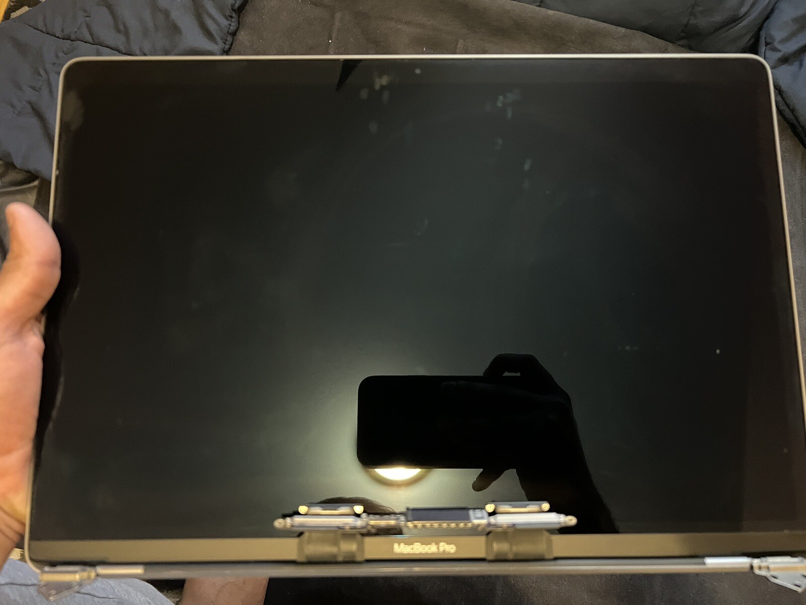 A1990 SPACE GRAY OEM LCD USED GRADE B PLEASE SEE PICTURE BEFORE BUYING