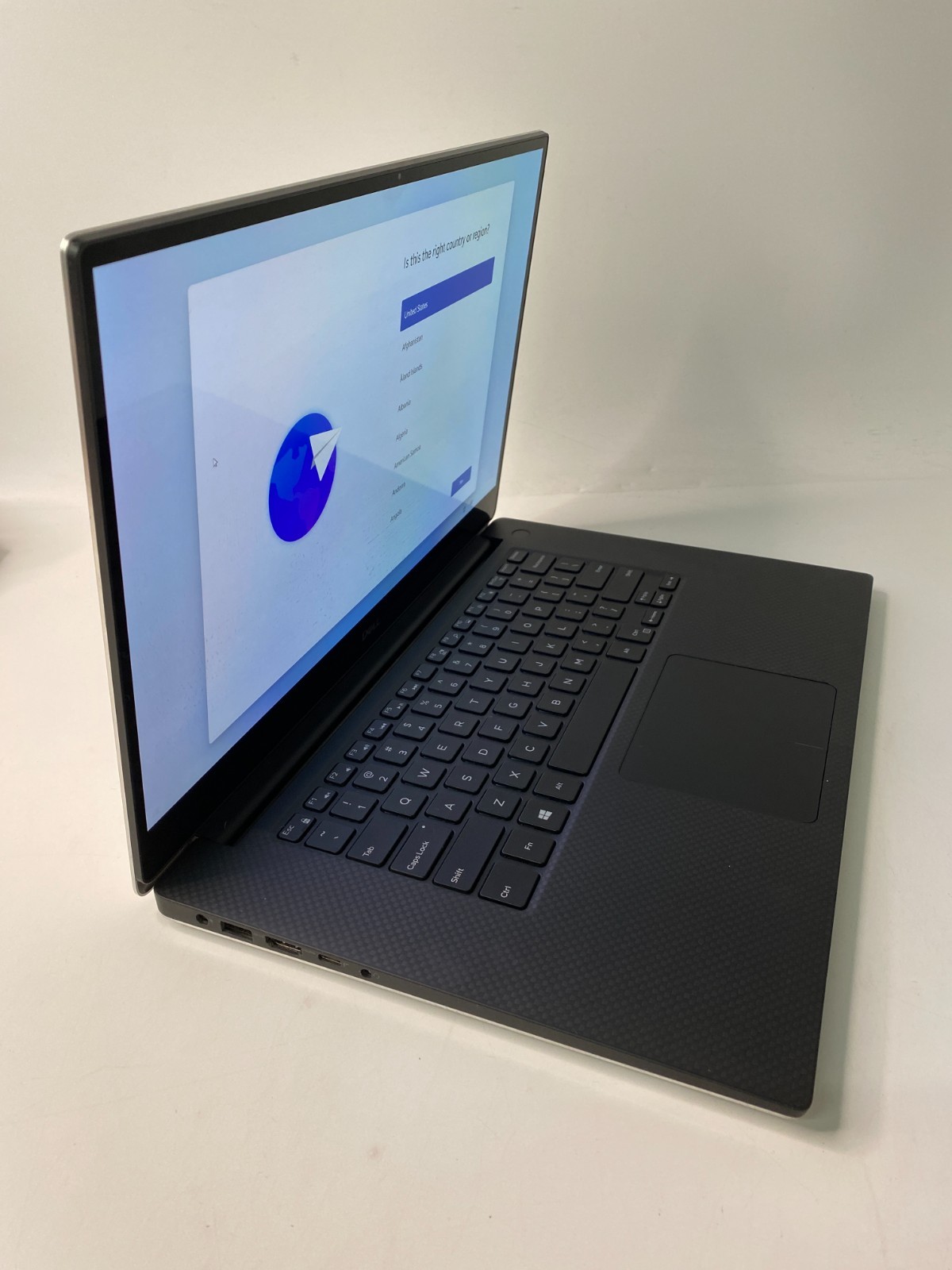 Dell XPS 15 7590 QHD OLED i7-9750H 32GB DDR4 1TB m.2 GTX 1650 Win11P- Burn In