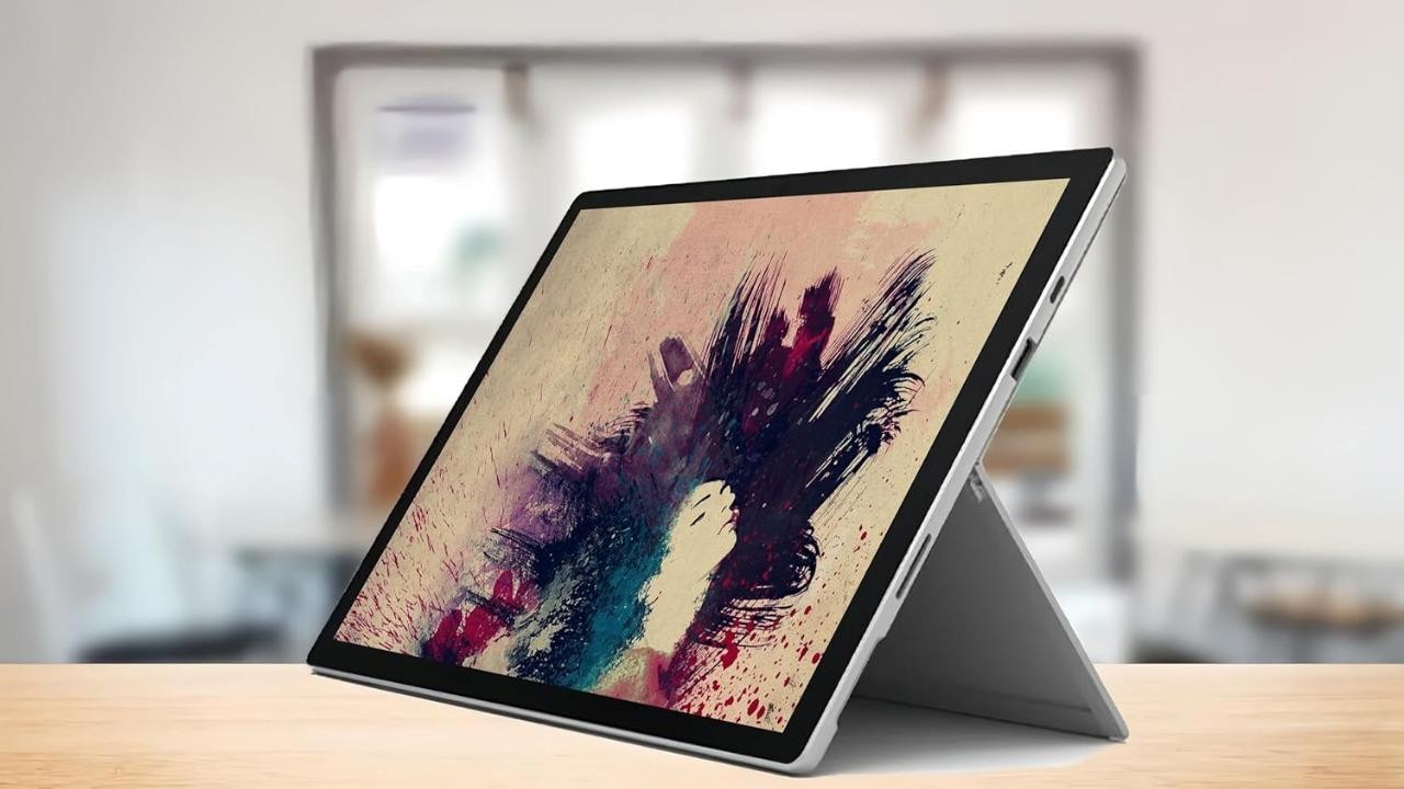 Microsoft Surface Pro 7+ 12.3″ Touch i5-1135G7 2.4GHz 16GB RAM 256GB SSD, Good