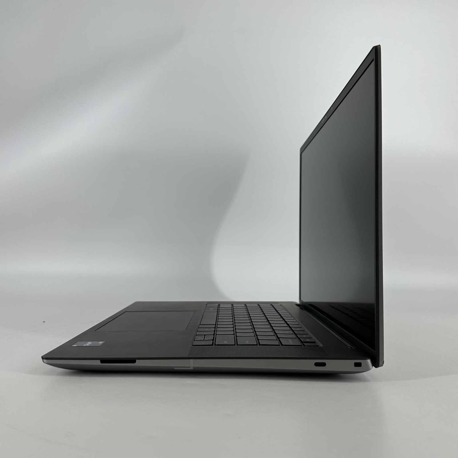 Dell Precision 5680 16 FHD+ 2.6GHz i9-13900H 32GB 1TB SSD RTX 2000 Ada Very Good