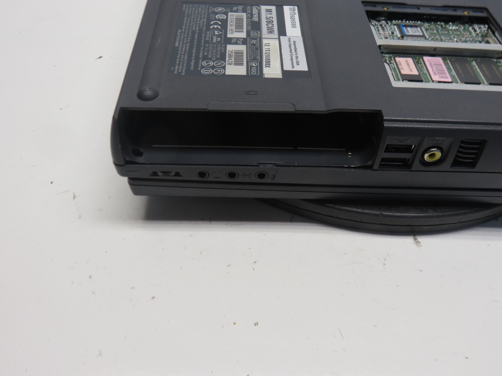 Gateway Solo 2500 Intel Pentium 200 MHz 32 MB NO HDD No Batt