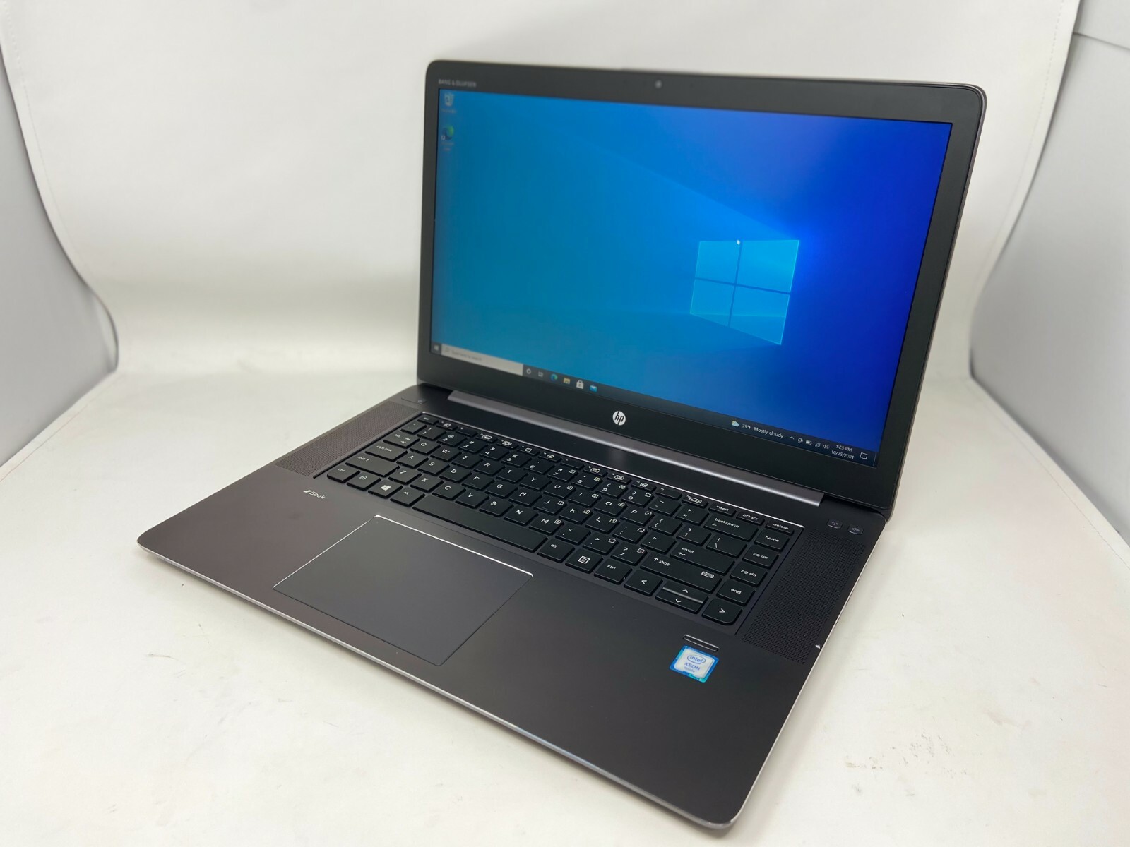 HP ZBook Studio G3 Xeon E3-1505M 2.8GHz 32GB 512GB SSD Wn10 M1000M Gaming Laptop