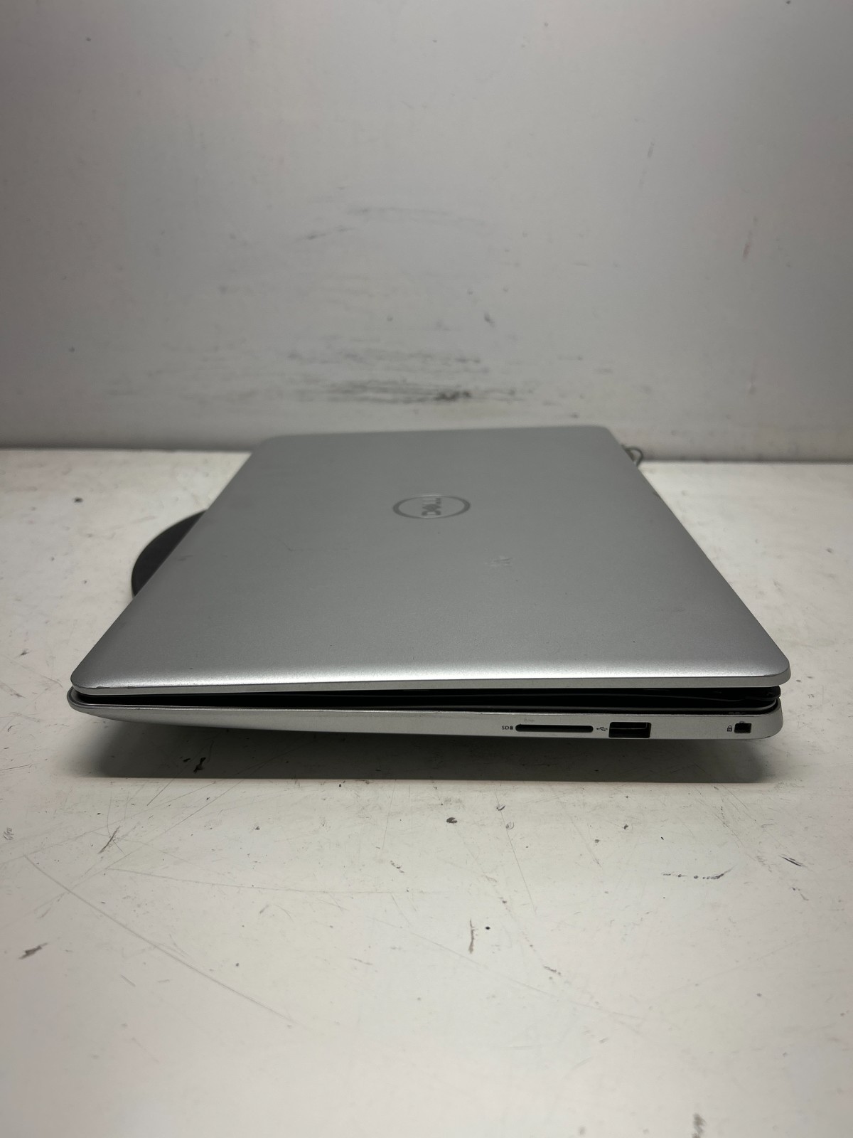 Dell Inspiron 15 5584 Intel Core i7-8565u NO RAM NO HDD NO BAT – FOR PARTS
