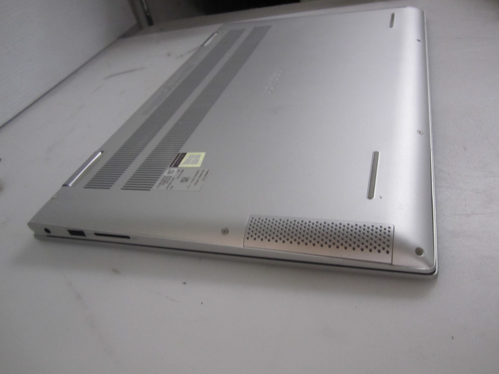 Dell Inspiron 7506 2-in-1 i7-1165G7 2.80GHz 16GB 512GB M2SSD UBUNTU Laptop + AC