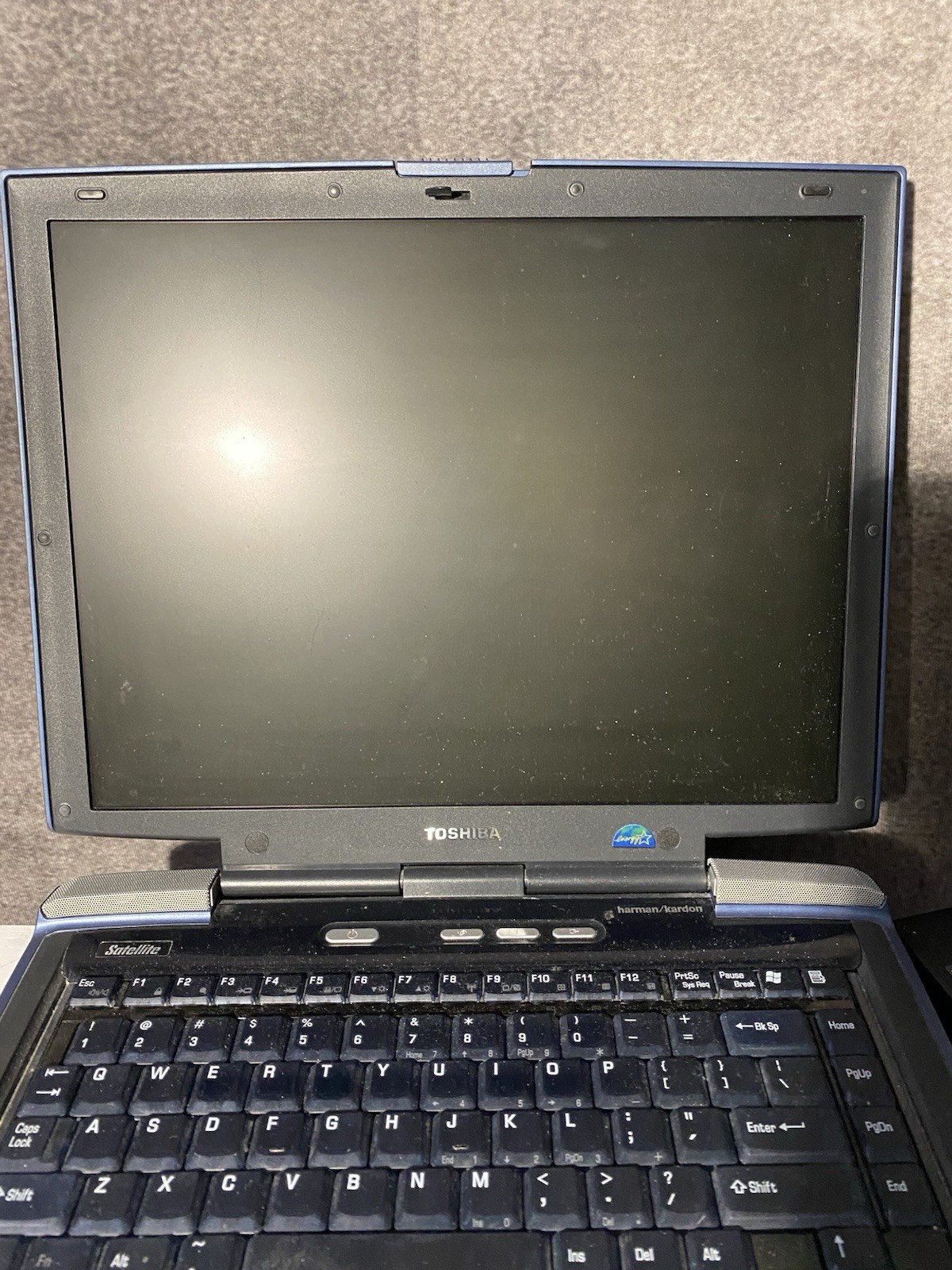 Toshiba Satellite 2455-S305 Retro Laptop Bundle POWERS ON – No HDD Manuals CD