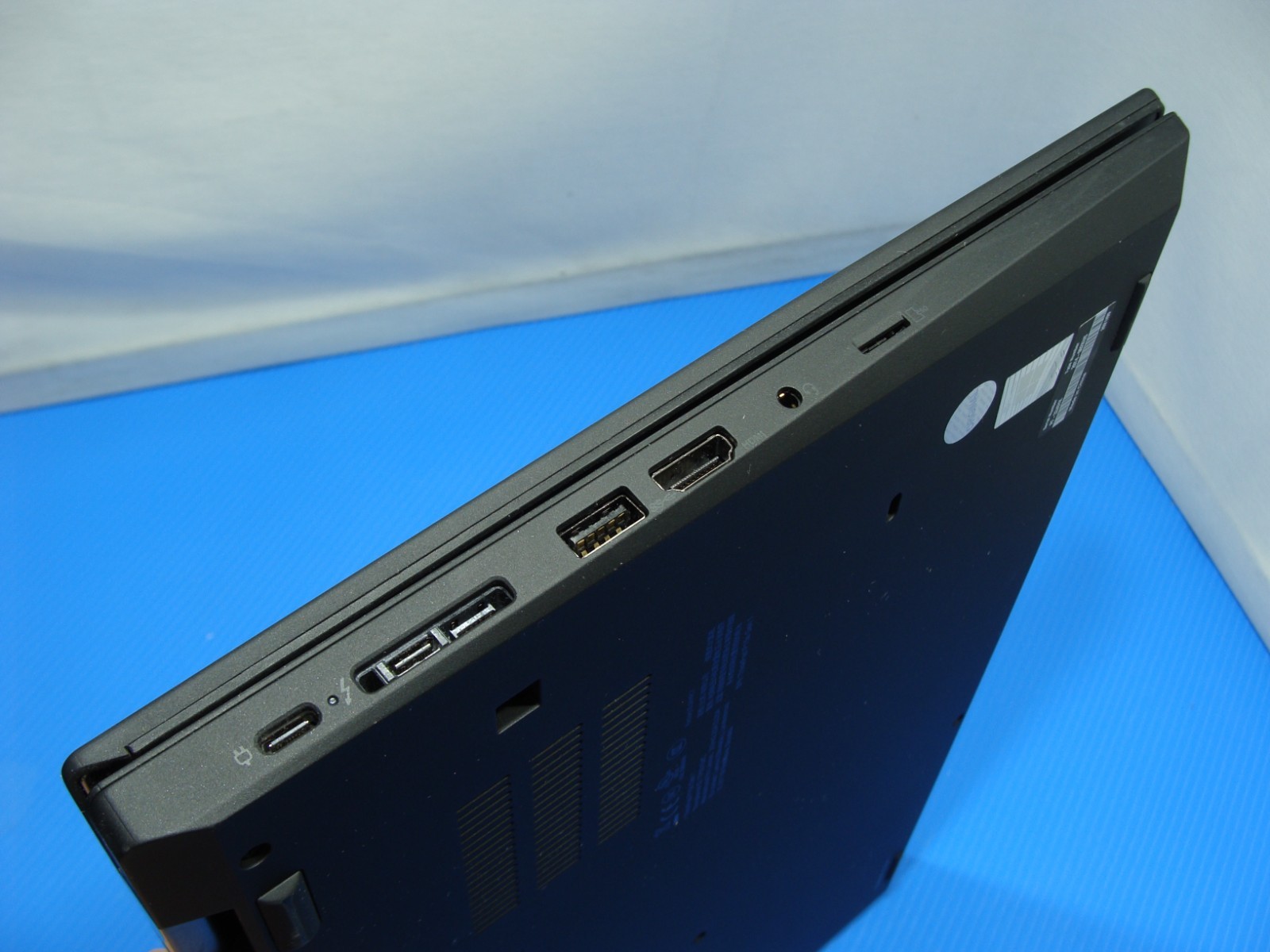 Lenovo ThinkPad P15s Gen 1 15.6″ FHD TOUCH i7-10510U 1.8GHz 16GB 512GB P520 W11P