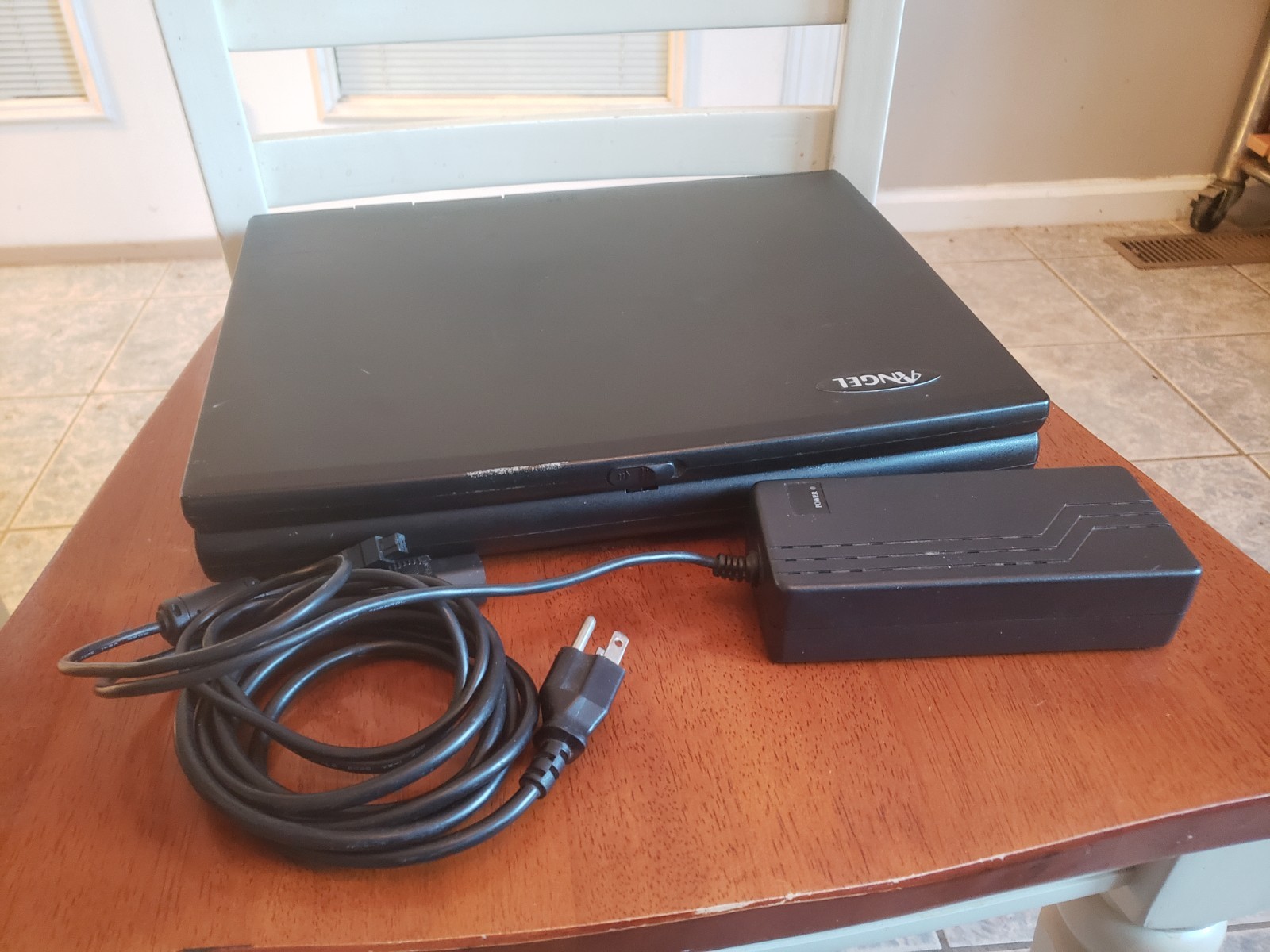 Very Rare Clevo Kapok 8500v Vintage Gaming Laptop P3 1ghz 768m AtiRage128 Winxp
