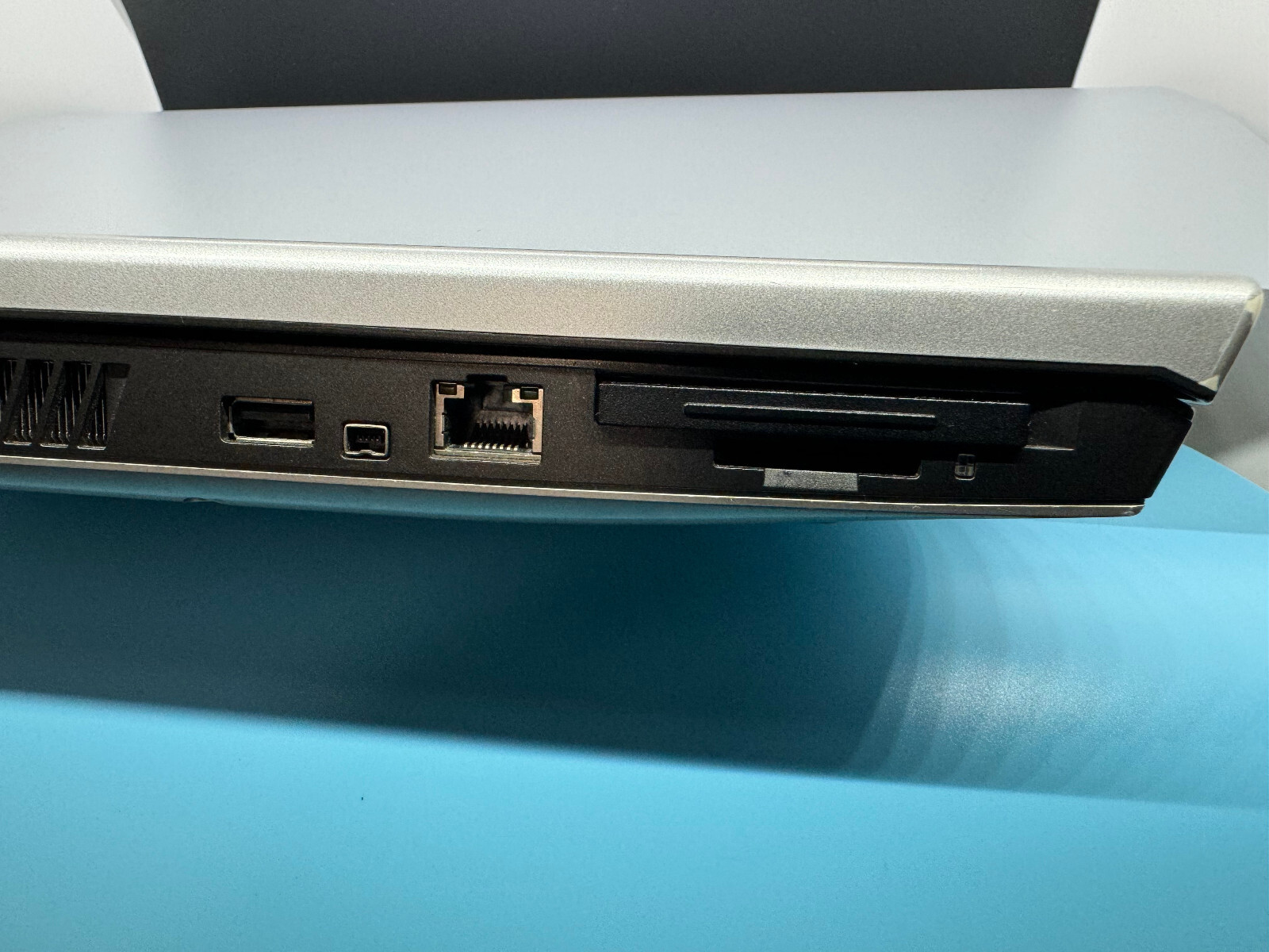 LAPTOP LENOVO – MODELO 3000 N200 – FOR PARTS – NON DISK