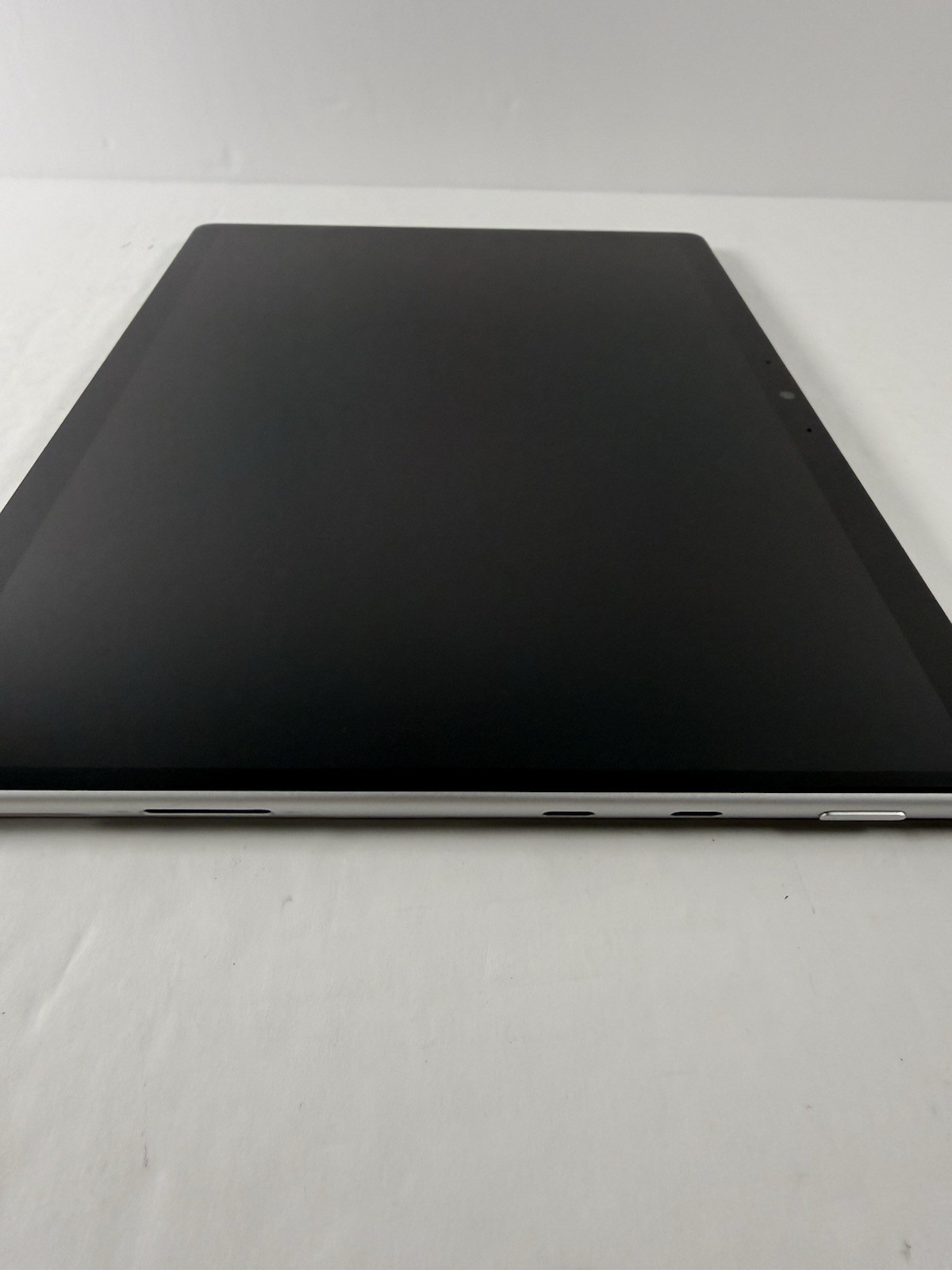 Microsoft Surface Pro 8 (1982) i5-1145G7 – 16GB RAM – 256GB 120Hz – Win 11 Pro