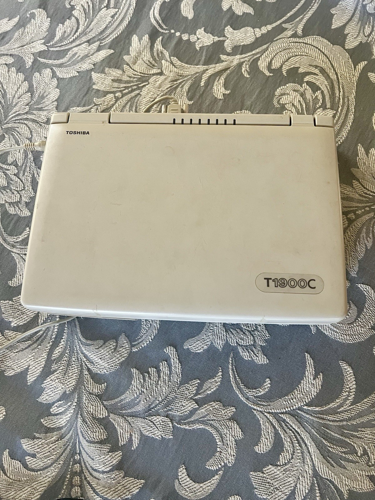 Toshiba T1900c Very Good Condition With Power Cord And Mouse