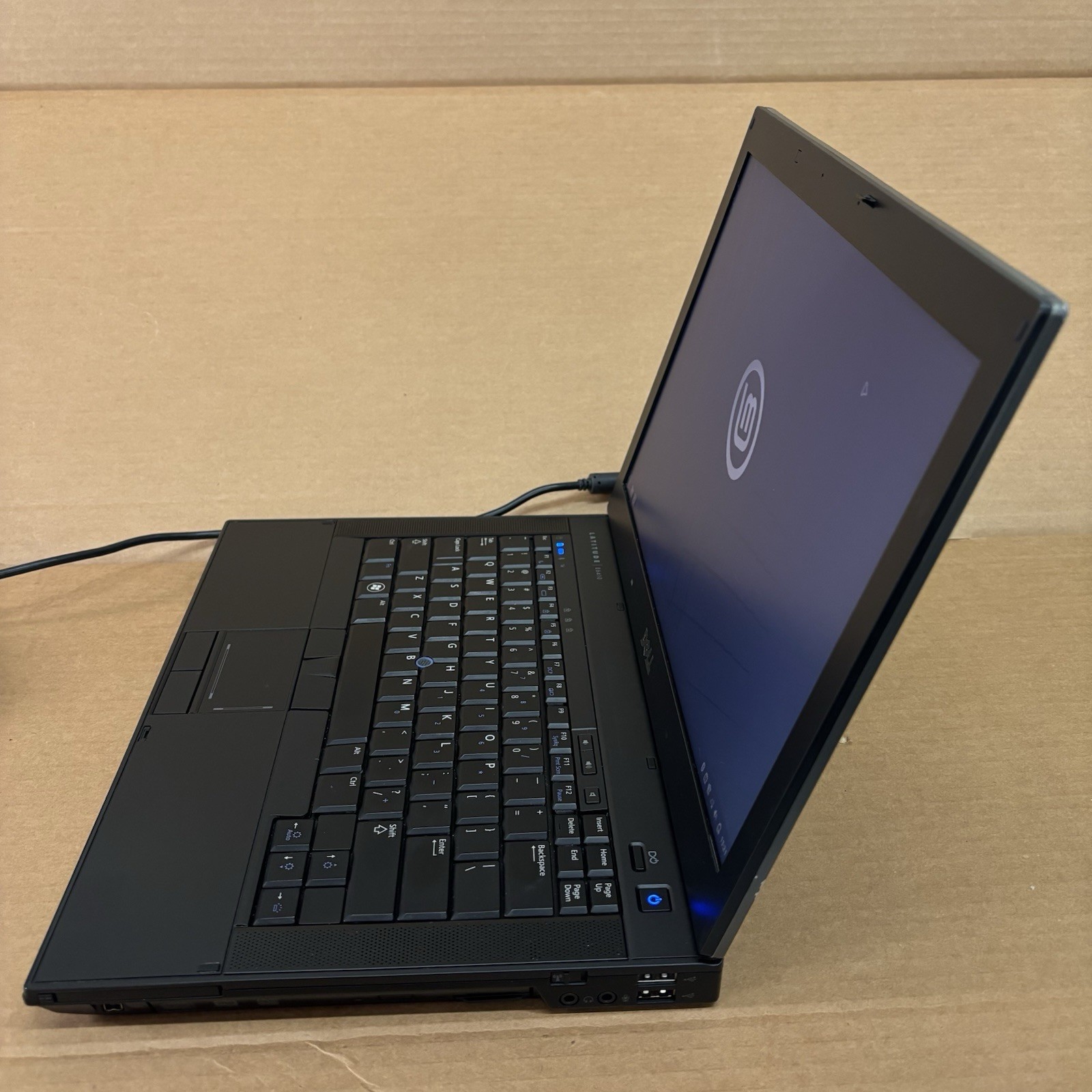 Dell Latitude E6410 14″ i5-560 3.9GB 129GB SSD NVS 3100M Linux Mint Black/Gray