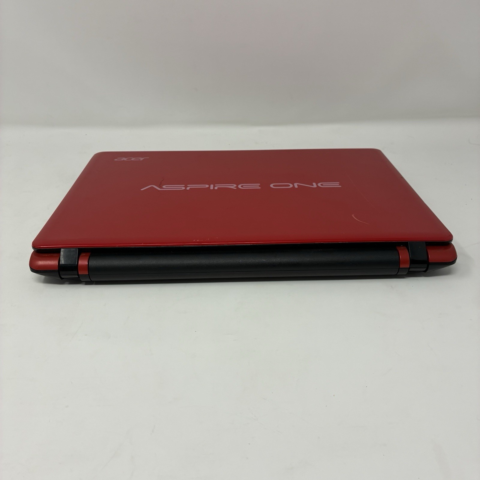 Acer Aspire One 725-0687 Windows Netbook Computer Ruby Red Powers On For Parts
