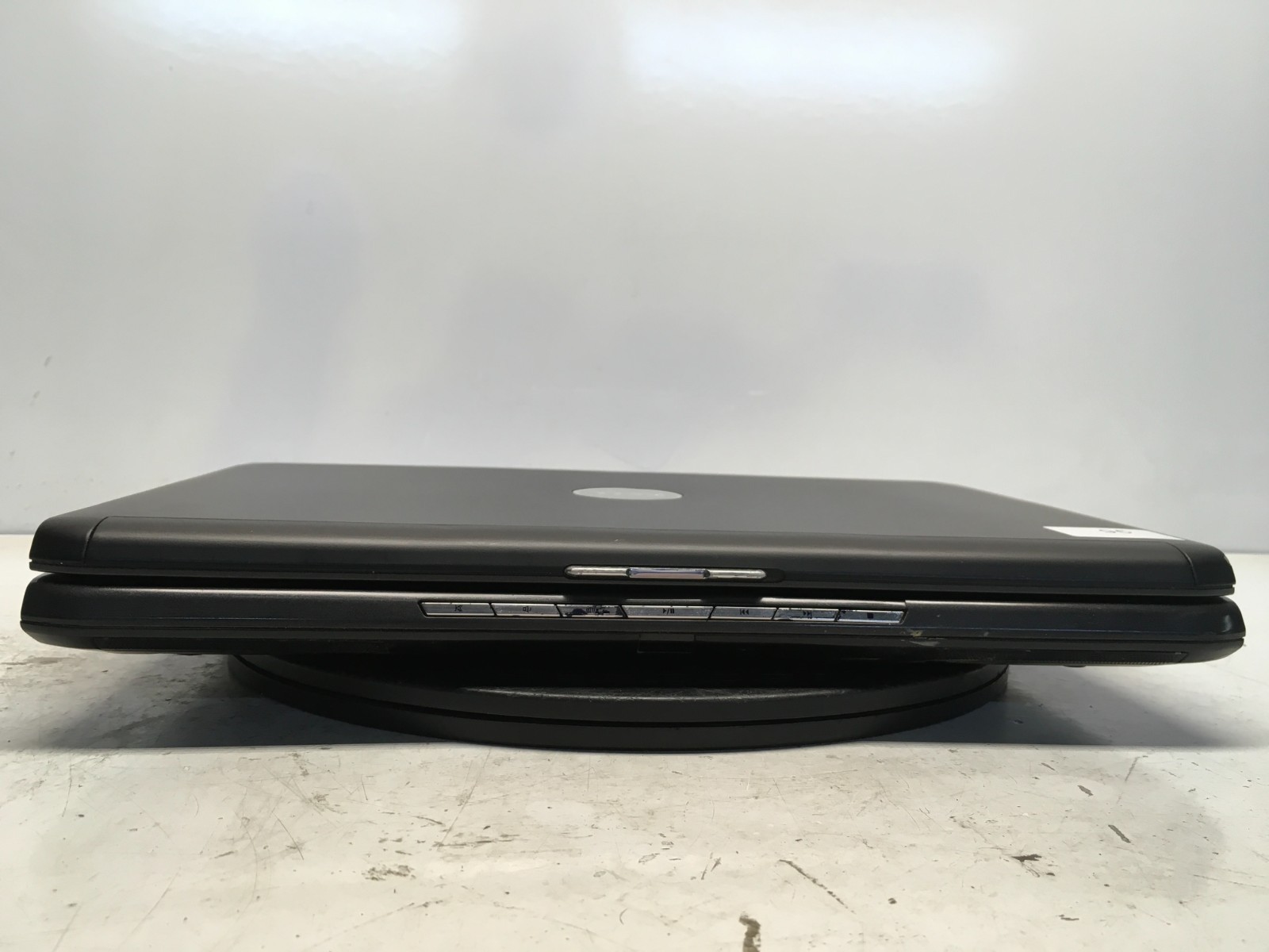 Dell Vostro 1500 Intel Core 2 Duo 06FD 1.6GHz 2 GB NO HDD Lines in Screen