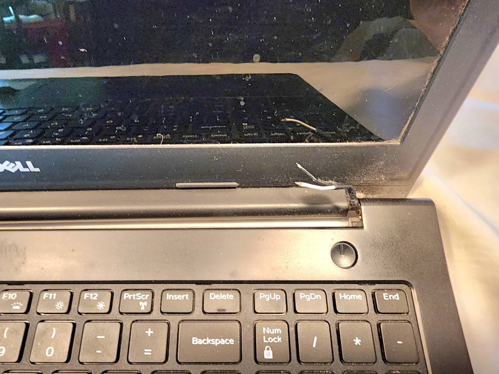 Dell Inspiron 15 5547 15.6″ i5-4210U 8GB RAM 1TB HDD – WORKS – NEEDS HINGE