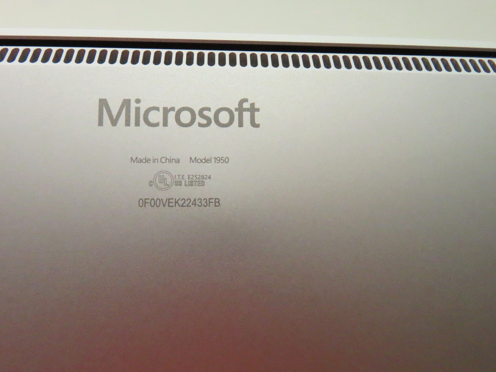Microsoft Surface Laptop 5 1950 13.5″ Intel i5-1235U 1.3GHz 8GB RAM 256GB SSD