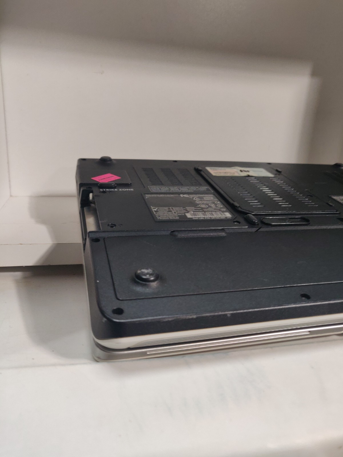 Dell Inspiron PP23LA–FOR PARTS; NOT WORKING–No RAM, Hard Drive, and Charger