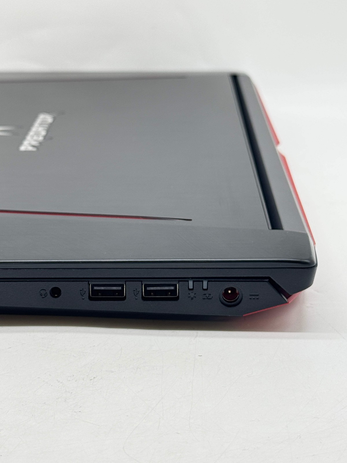 Acer Predator Helios 300 G3-571 15.6″ i7-7700HQ 16GB RAM 256GB SSD Used
