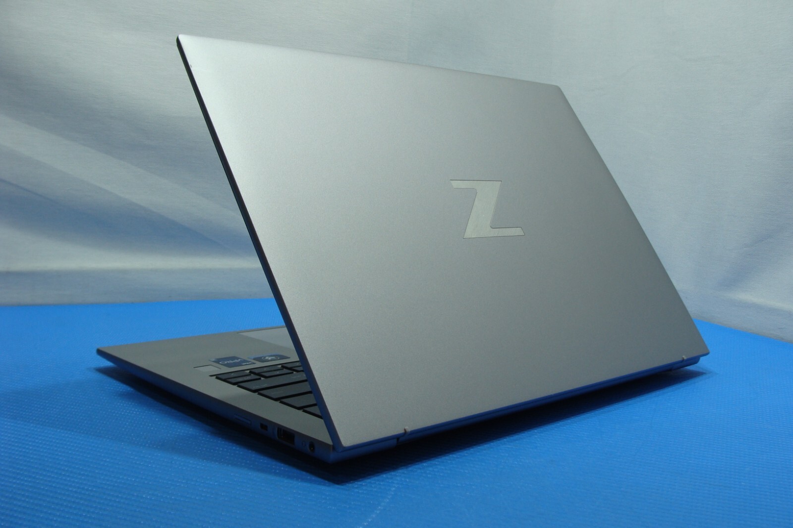 HP ZBook Firefly G9 14″ FHD+ Workstation i5-1250P 16GB 256GB SSD Warranty 2025