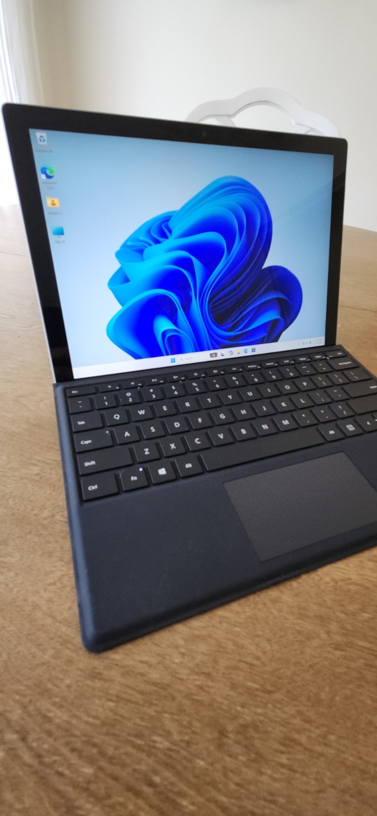 Microsoft Surface Pro 7+ plus i7, 16GB, 256 SSD, 11th Gen 1165G7 processor,