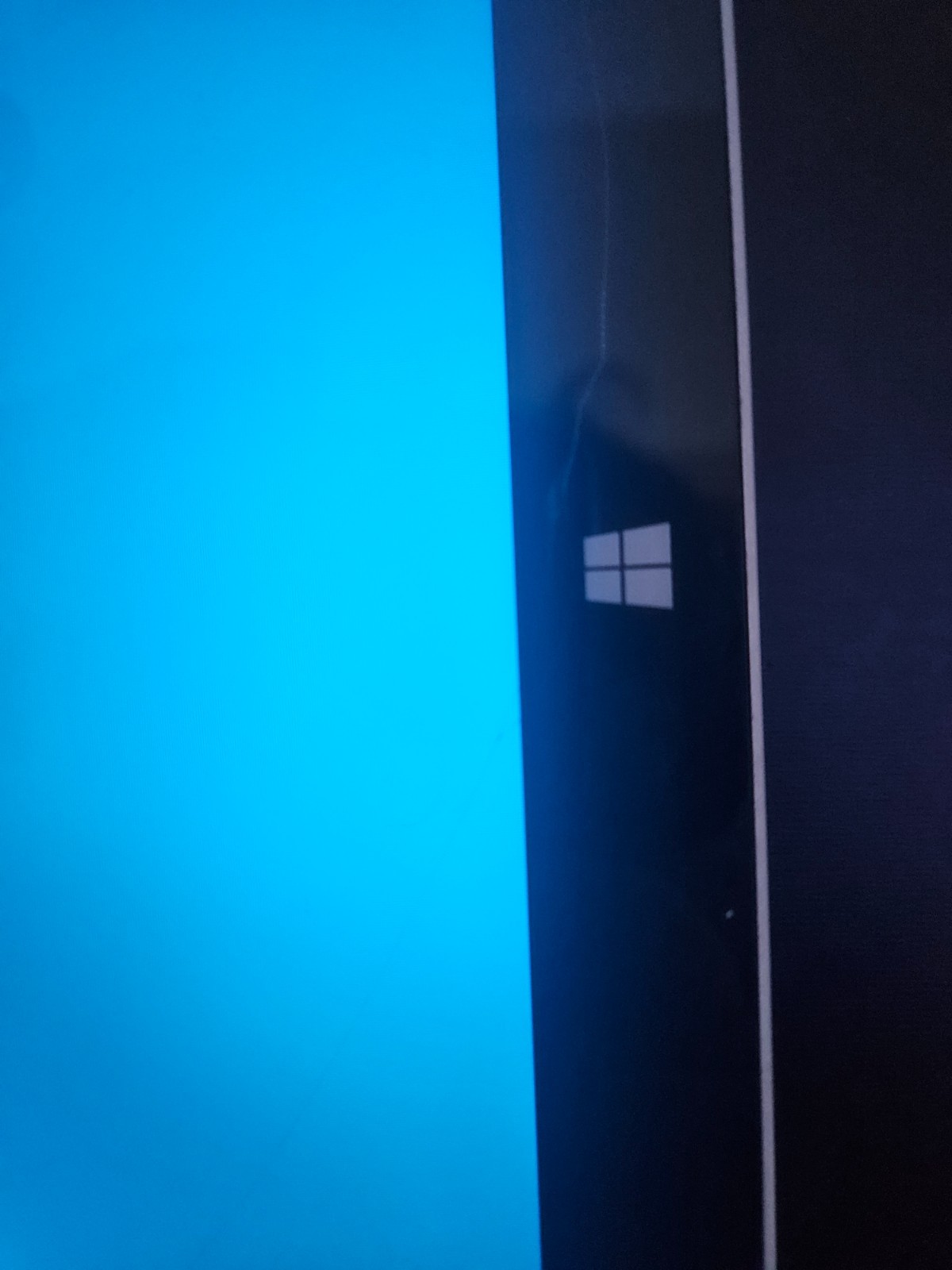 Microsoft Surface 3 (Model 1645) 128GB 4GB RAM — FOR PARTS / REPAIR — Cracked Sc
