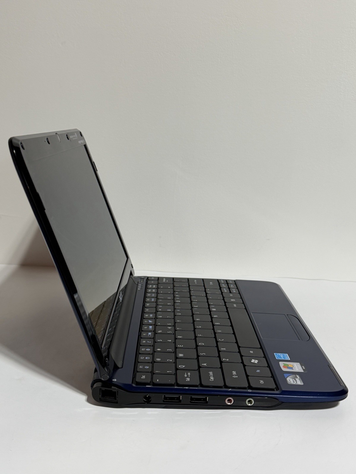 Acer Aspire One Netbook Blue 10.1″ Intel Atom 2GB RAM 80GB HDD Windows 7 Case