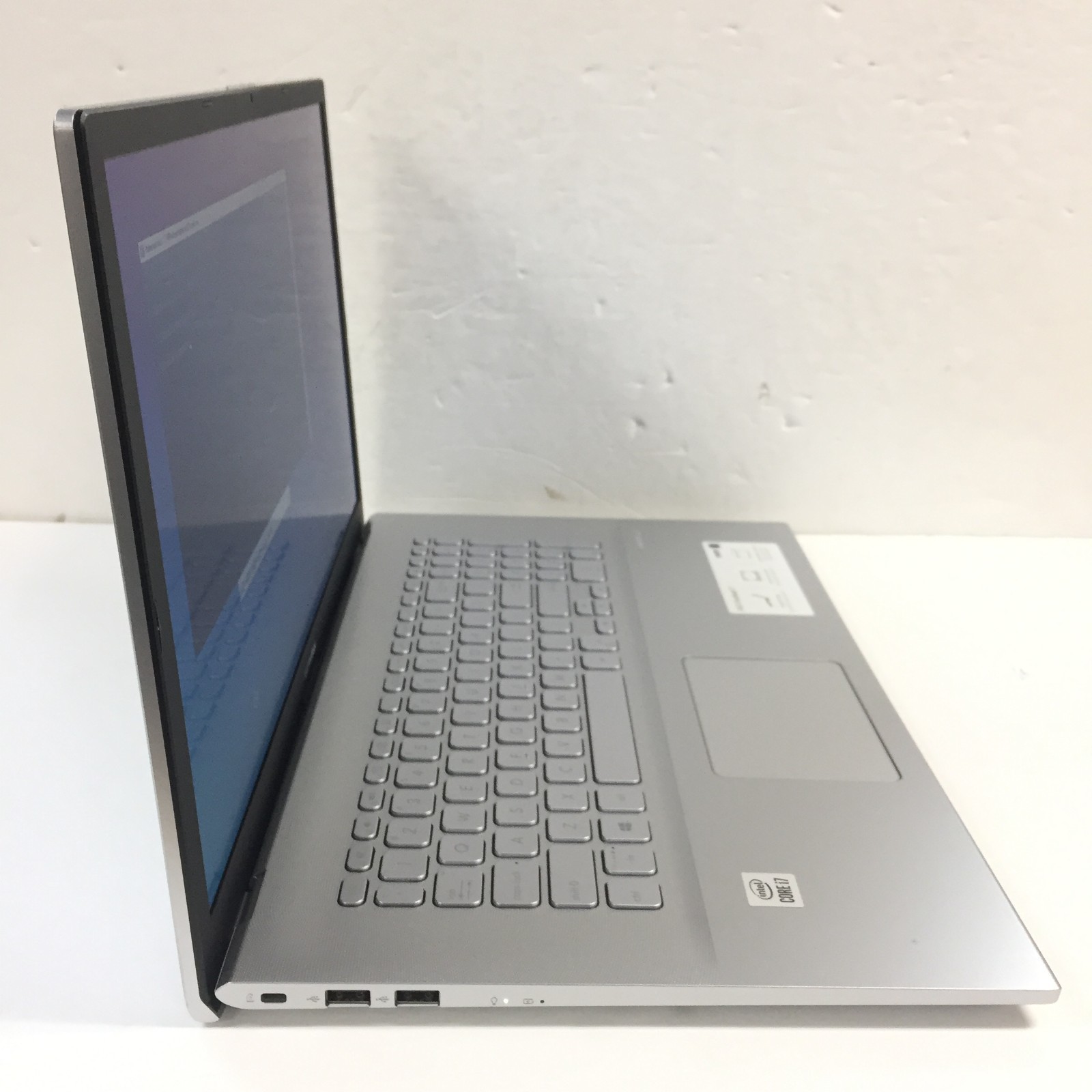 ASUS Vivobook X712J 17.3″ HD+ LAPTOP/i7-1065G7/16GB RAM/1TB SSD/W10H, Silver