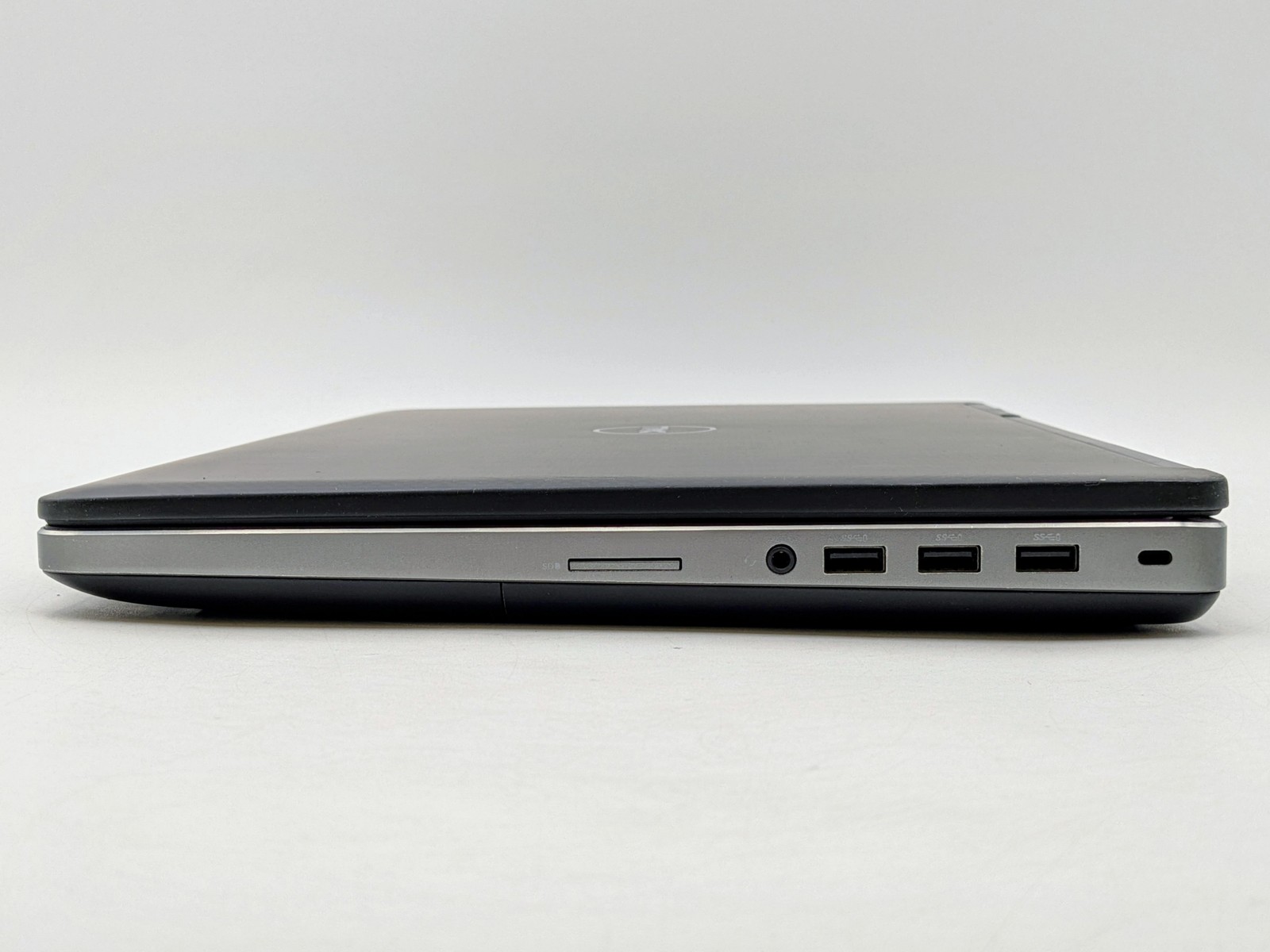 Dell Precision 7510 15″ FHD I7-6820HQ 1TB SSD 16GB W10P AMD Radeon (TM) R9 M375X