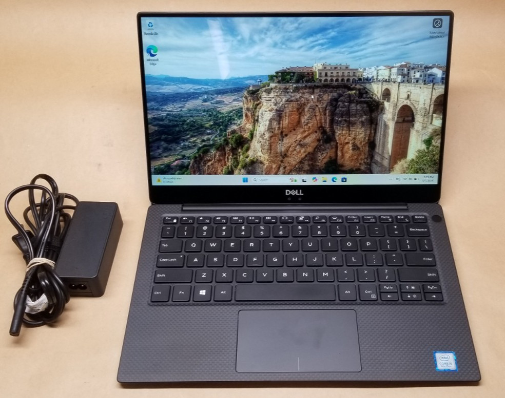 Dell XPS 13 9370 13.3″ FULL HD, i5-8250U 1.8GHz 8GB RAM 128GB M2 WINDOWS 11 PRO