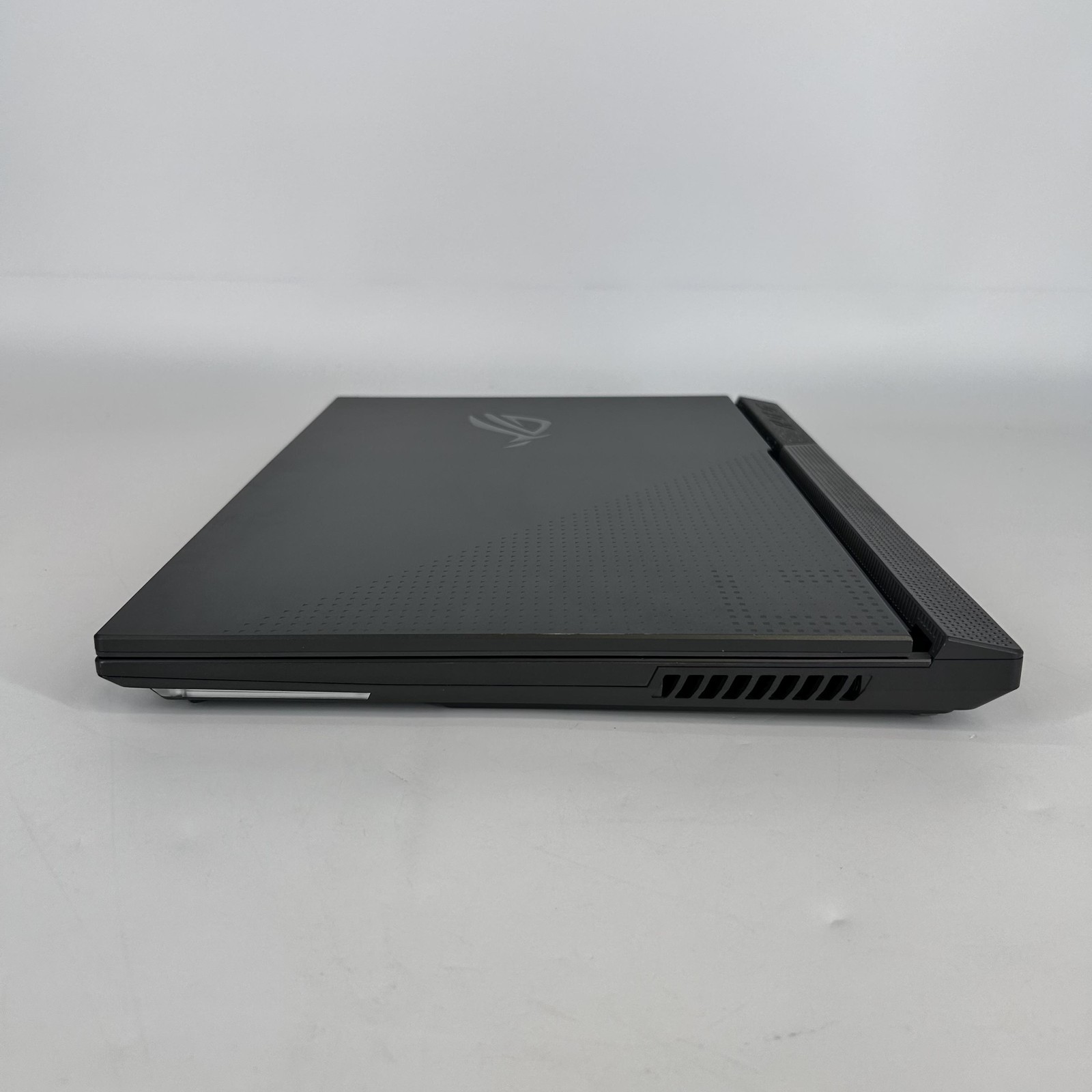 Asus ROG Strix G17 G713 17.3 FHD 2.5 GHz Ryzen 9 7945HX 16GB 1TB SSD RTX 4070