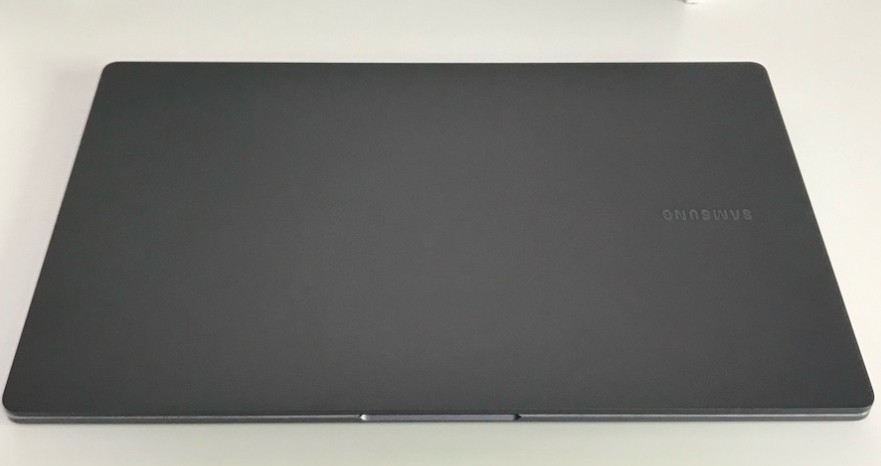 SAMSUNG Galaxy Book 5 15.6″ / Gray / Ultra 5 8GB / 256GB / NT750XHD-KC58G