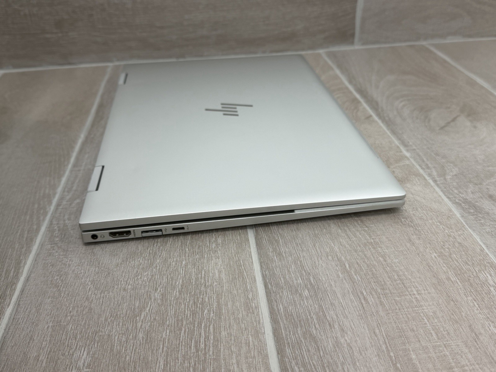 HP Envy X360 15M-ED0013DX 15.6″ Touch Laptop Core i5-1035G1 8GB RAM 256GB NVMe