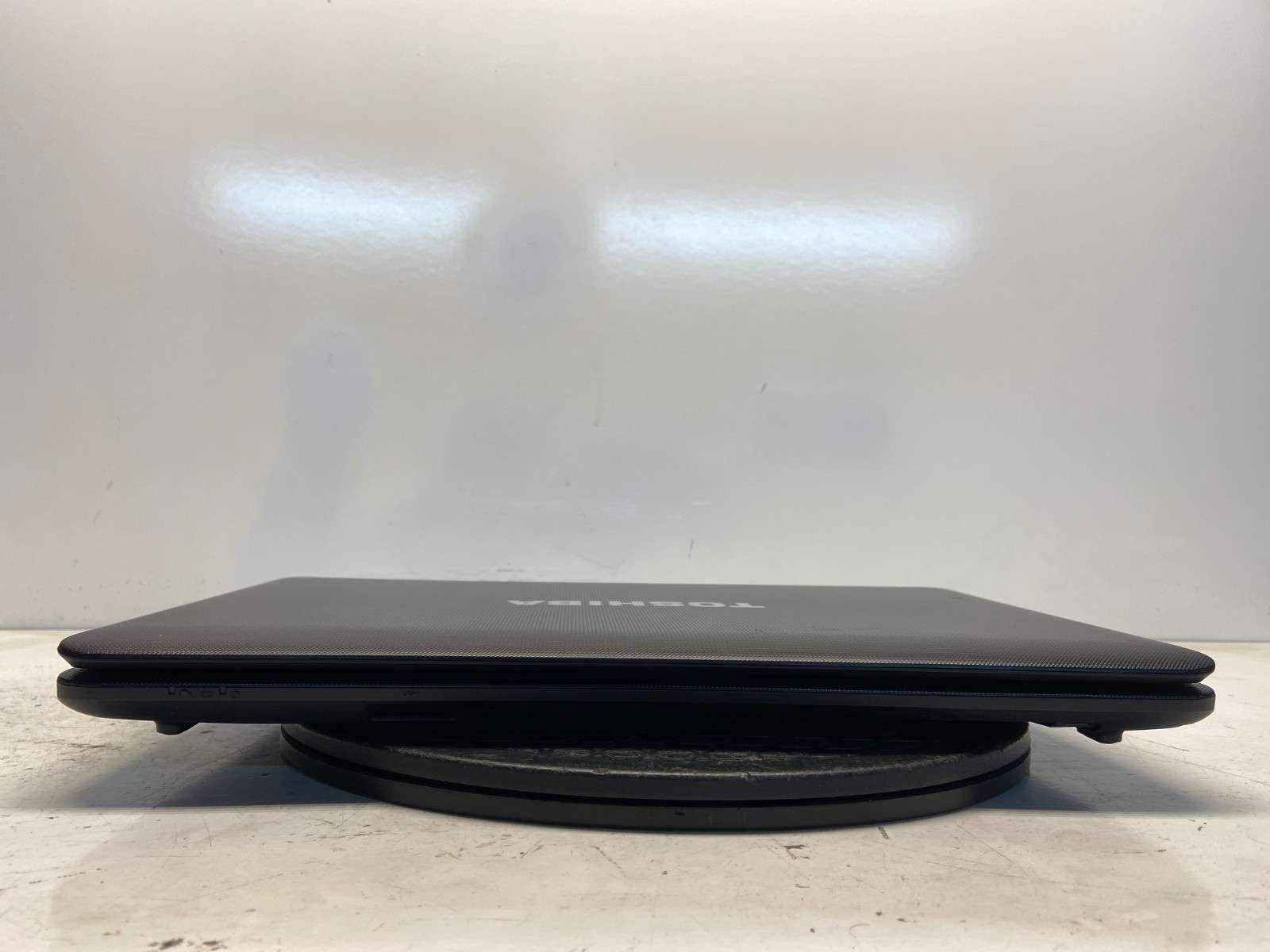 Toshiba Satellite C655D-S5086 AMD V Series V140 2.3GHz No RAM NO HDD – FOR PARTS