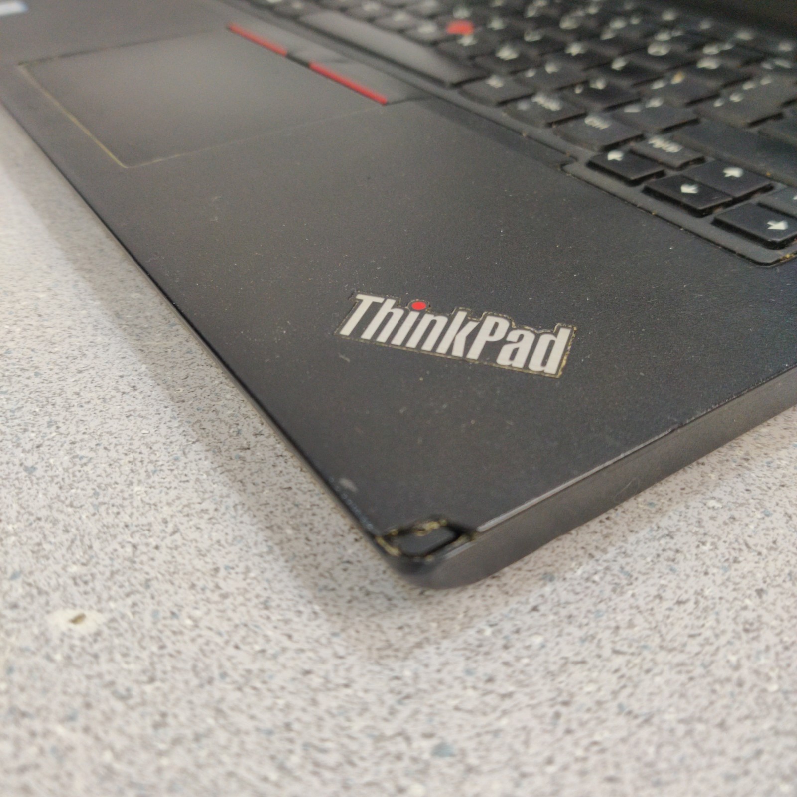 Lenovo ThinkPad L480 14″ i5-8350U FOR PARTS NO SSD/OS/AC ADAPTER BAD SCREEN DOA