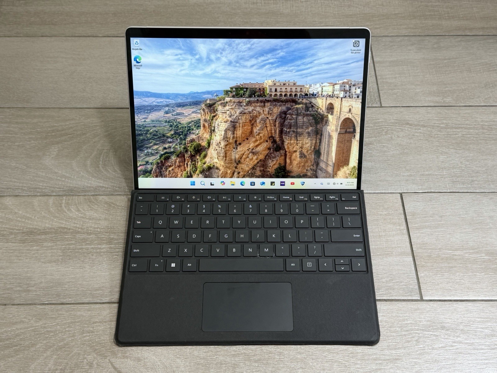 Microsoft Surface Pro 8 13″ Core i5-1135G7 8GB RAM 128GB NVMe SSD 1983 Win-11