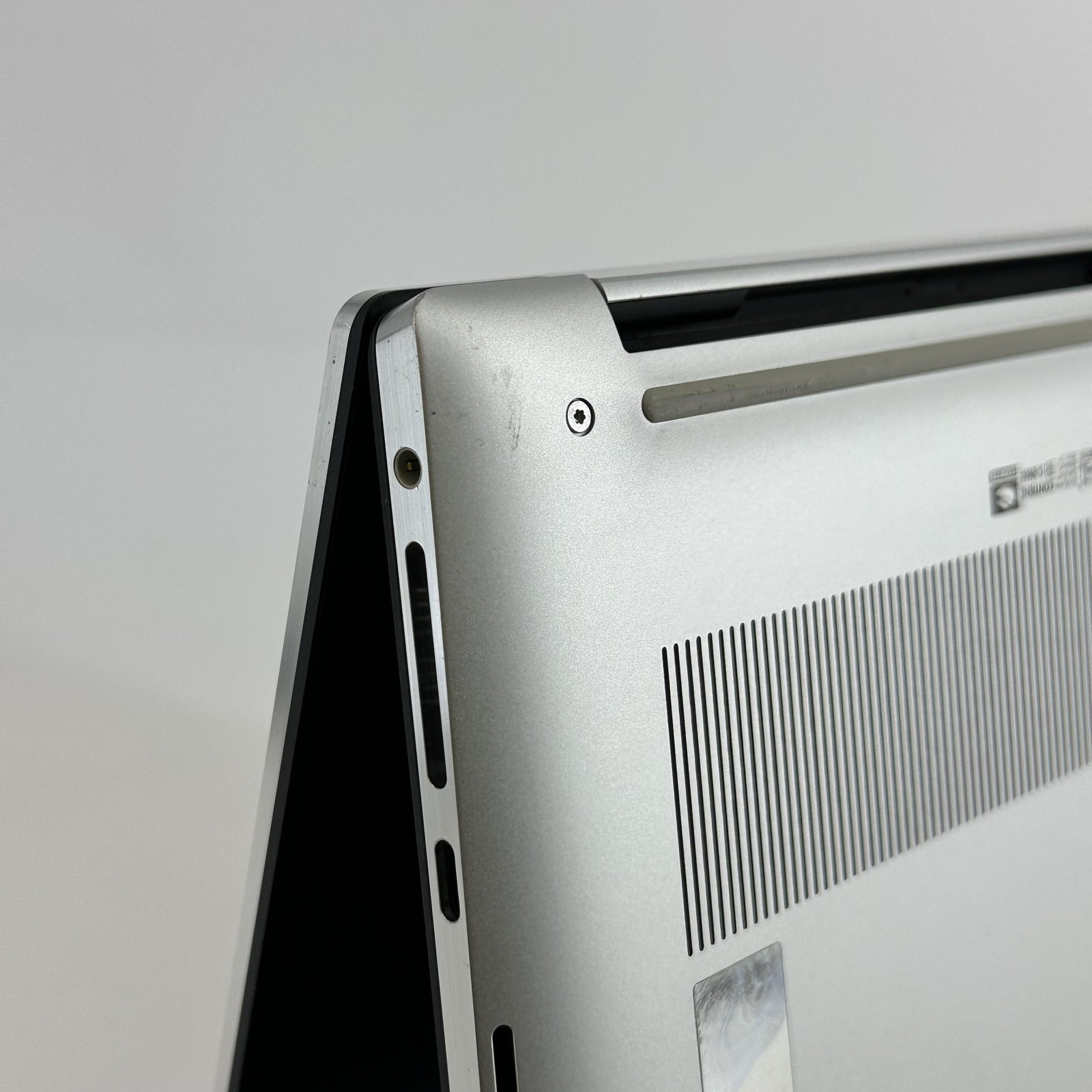 Dell XPS 15 9520 FHD+ 2.3 GHz i7-12700H 16GB 512GB SSD NVIDIA RTX 3050 Good
