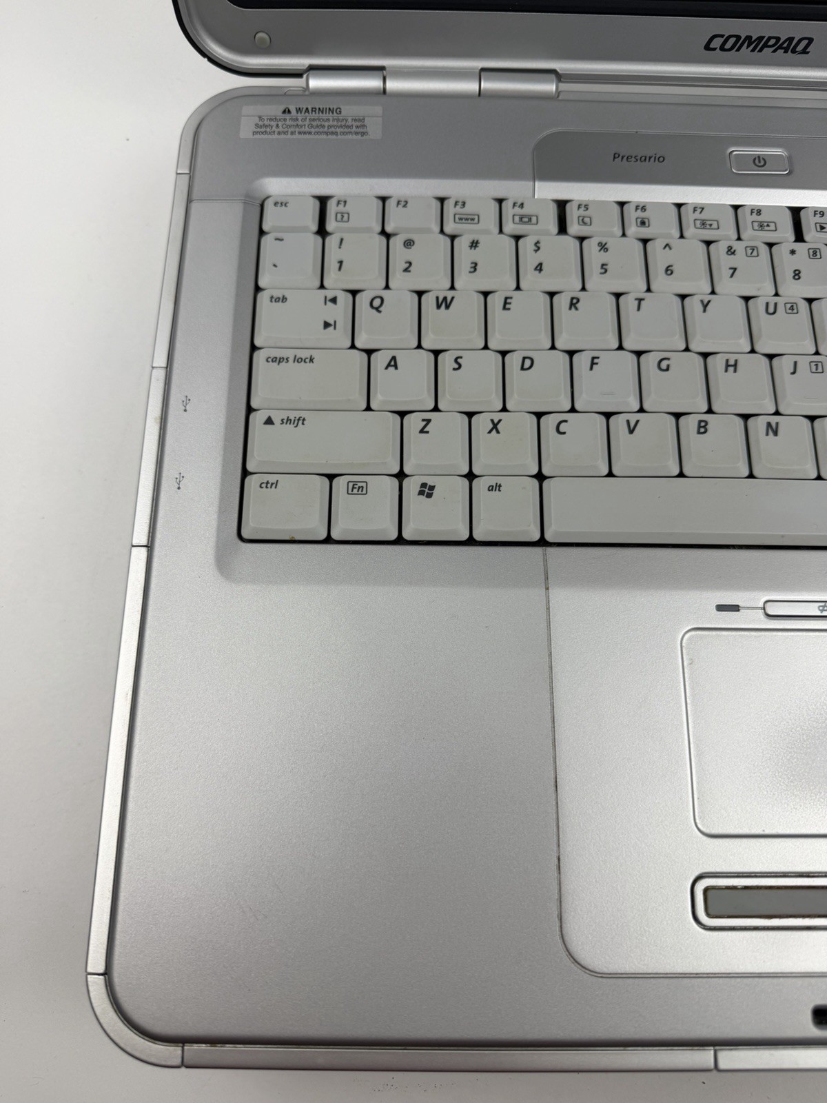 COMPAQ Presario R3000 | Laptop | Windows XP Professional | With power Cord