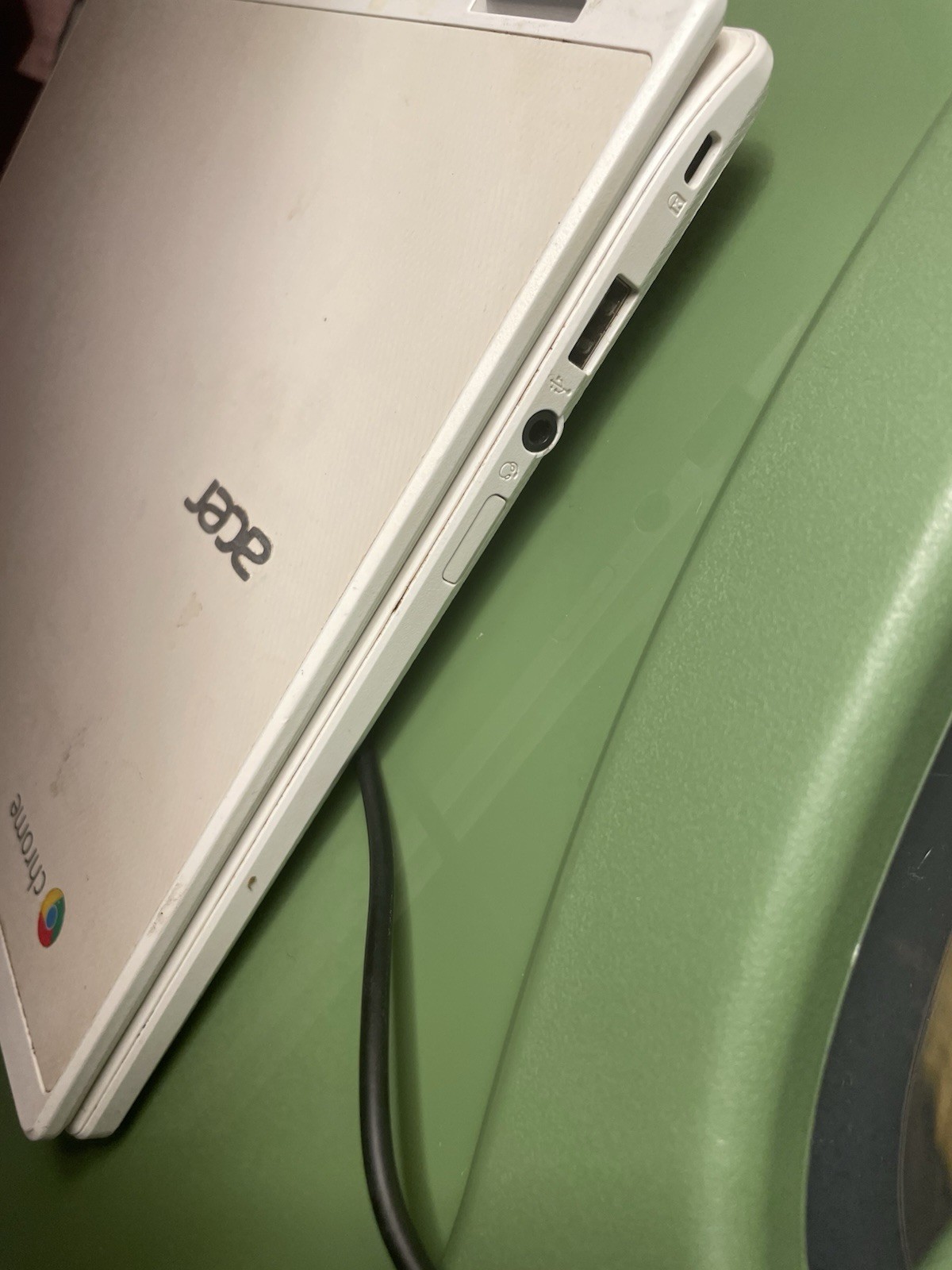 Acer Chromebook CB3-131 Tested Working – No Charger – White Laptop