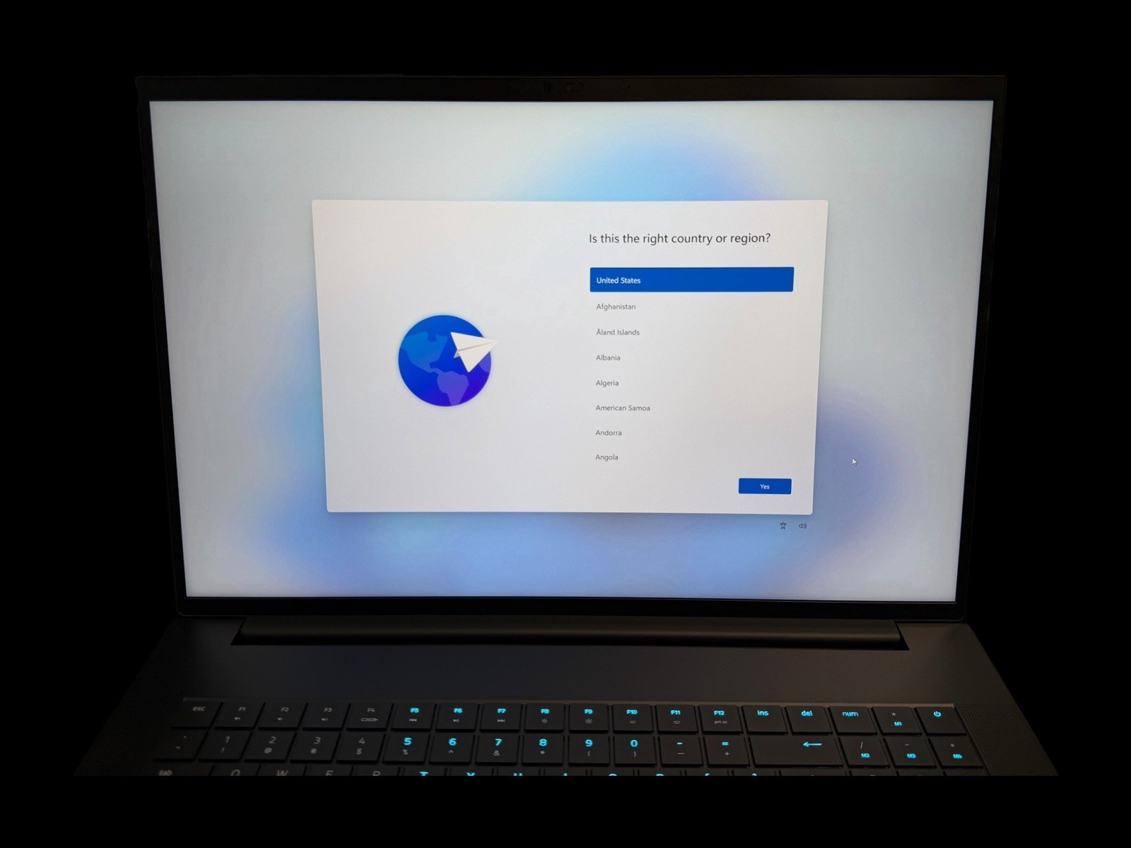 Razer Blade 18 Gaming Laptop – RTX 5090 | Intel Ultra 9 275HX | 64GB RAM | 4TB