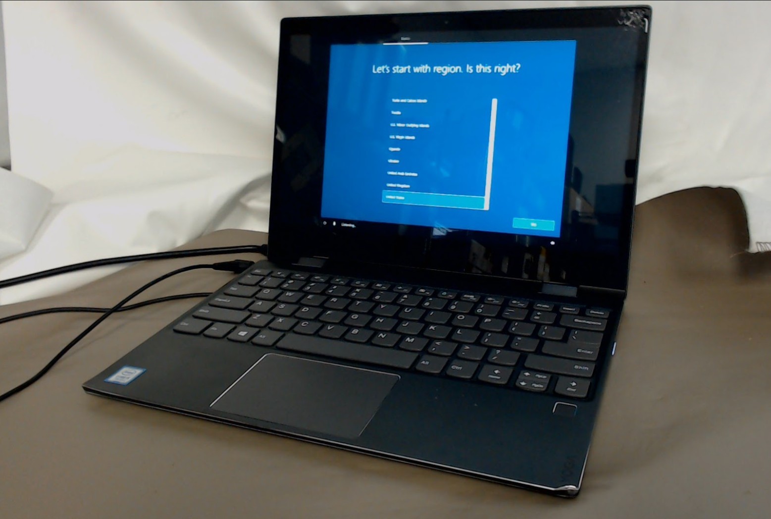 Lenovo Yoga 720 2-in-1 12.5″ Touchscreen,Intel Core i5-7200U,8GB RAM, 128GB SSD