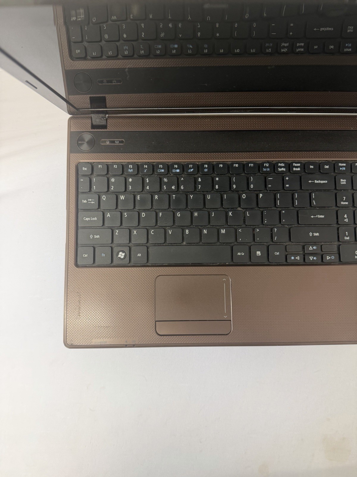 Acer Aspire 5253 Laptop – Good Screen – AMD C-50 – Read Des