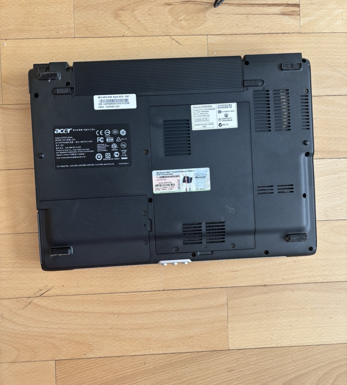 Vintage Acer laptop from the Aspire 5570-2067 14.1”. Barely Used.