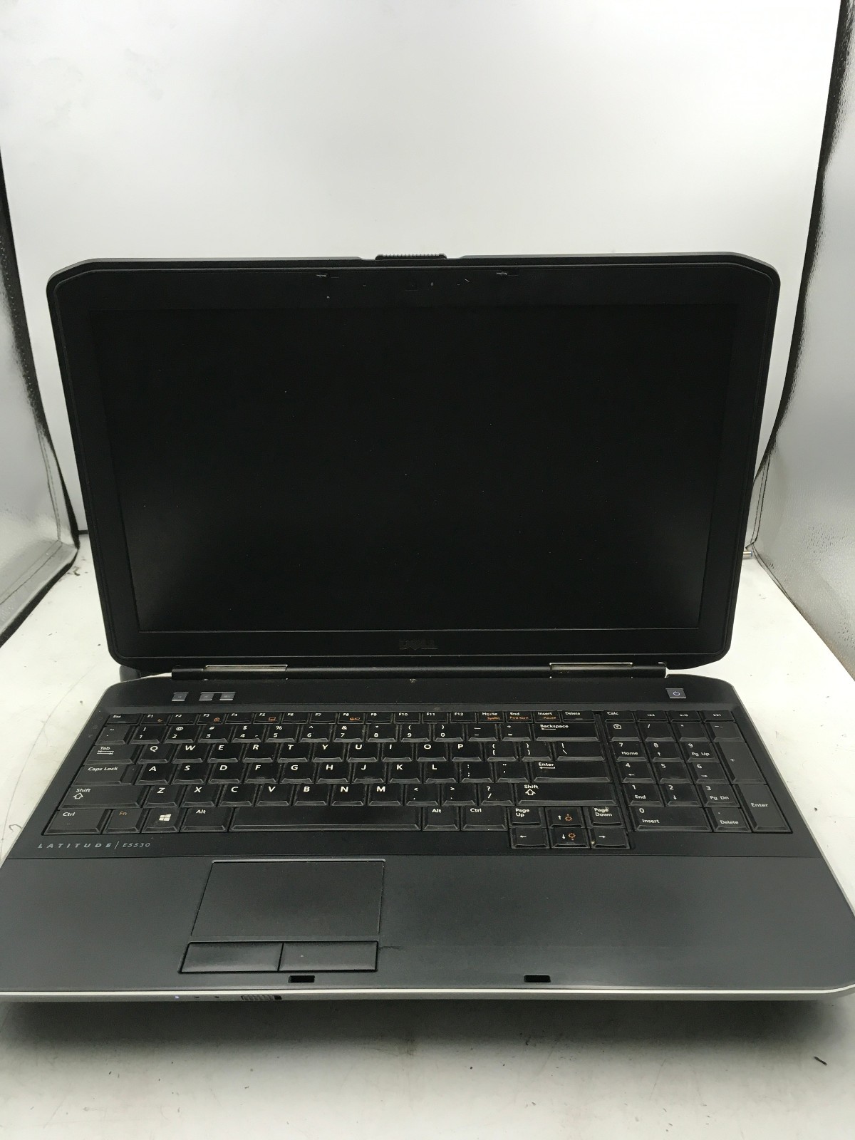 DELL LATITUDE E5530 – FOR PARTS/NO BOOT – INTEL I5 – NO RAM -READ DESCRIPTION-BB