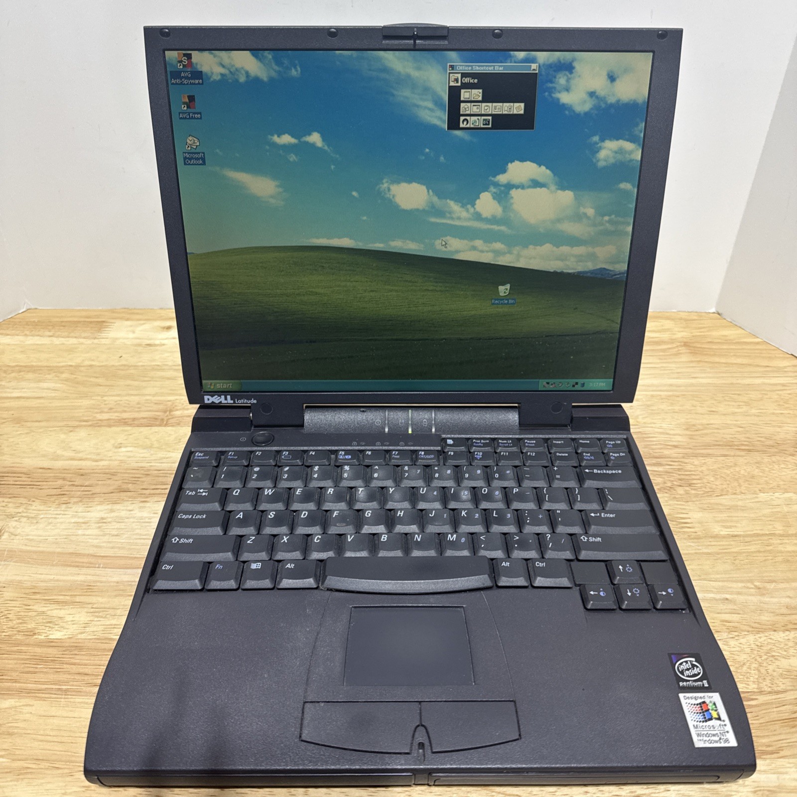 Vintage Dell Latitude CPi A366XT Pentium II 366MHz XP Pro Office 97 Complete Kit