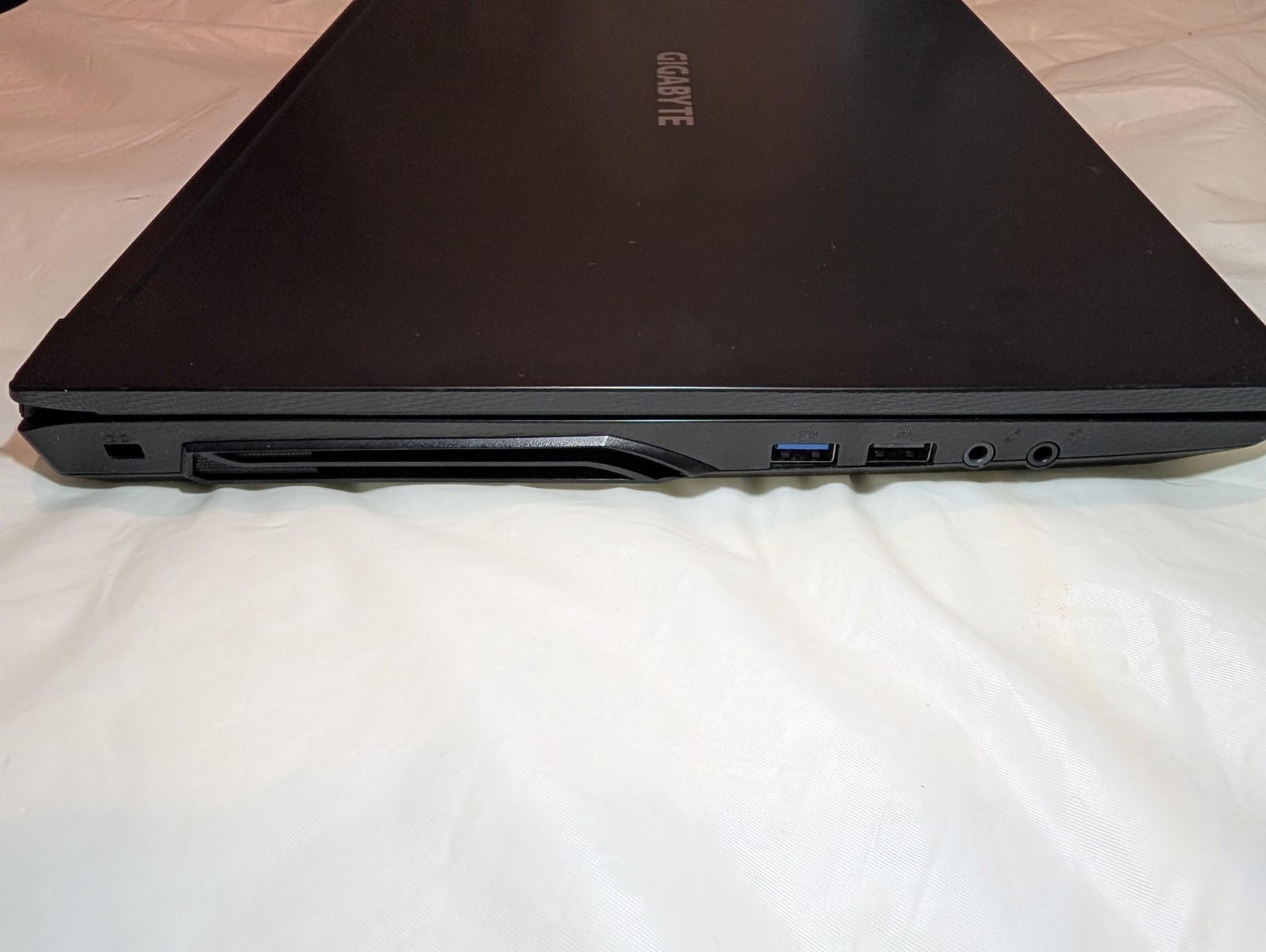 GIGABYTE G5 GD 15.6″ Gaming Laptop i5-11400H 16GB 500GB SSD RTX 3050 W11